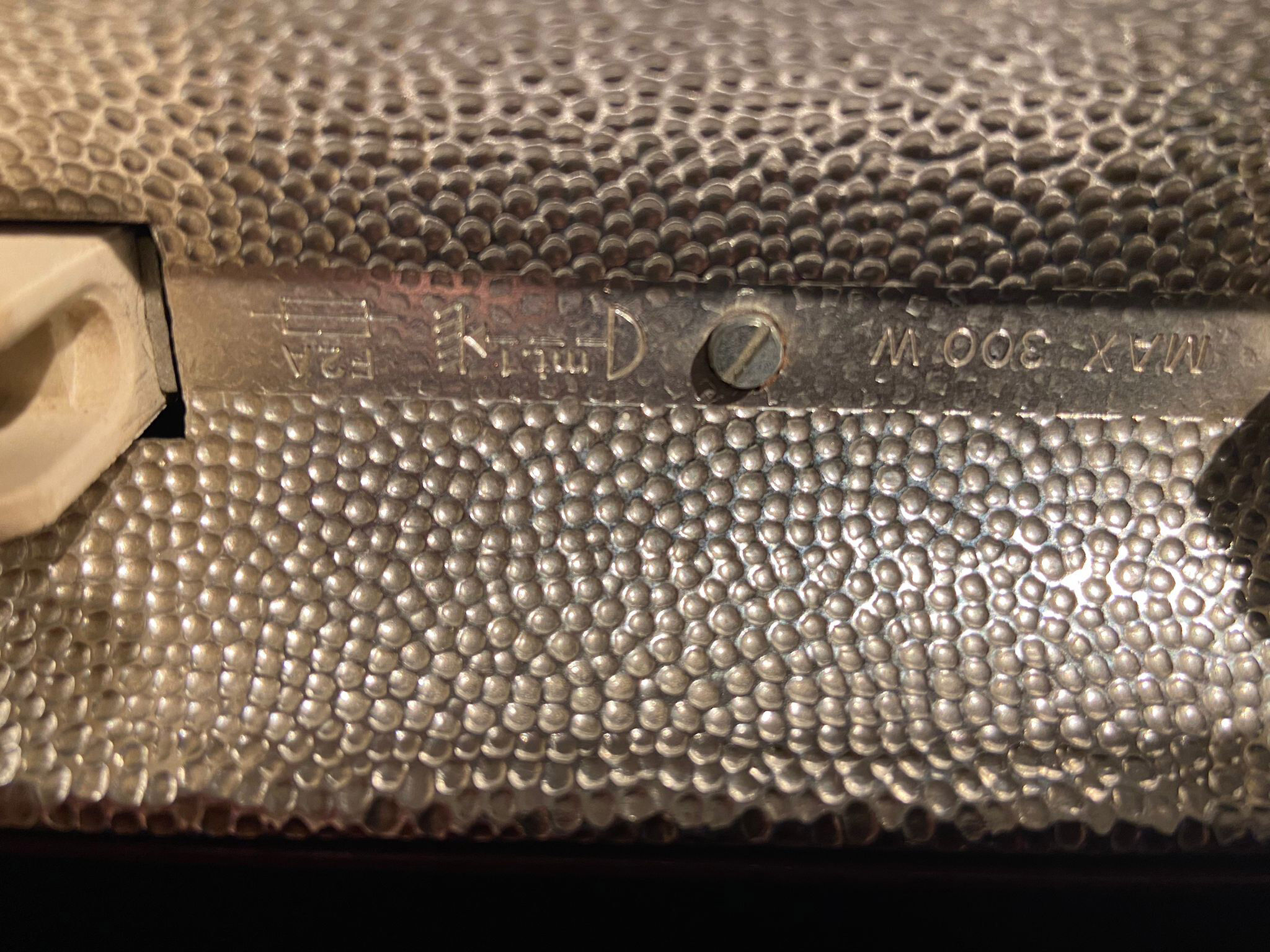 Tritico wall lamp Caltha designer Gianfranco Frattini lacquered in burgundy color, Italy 80's