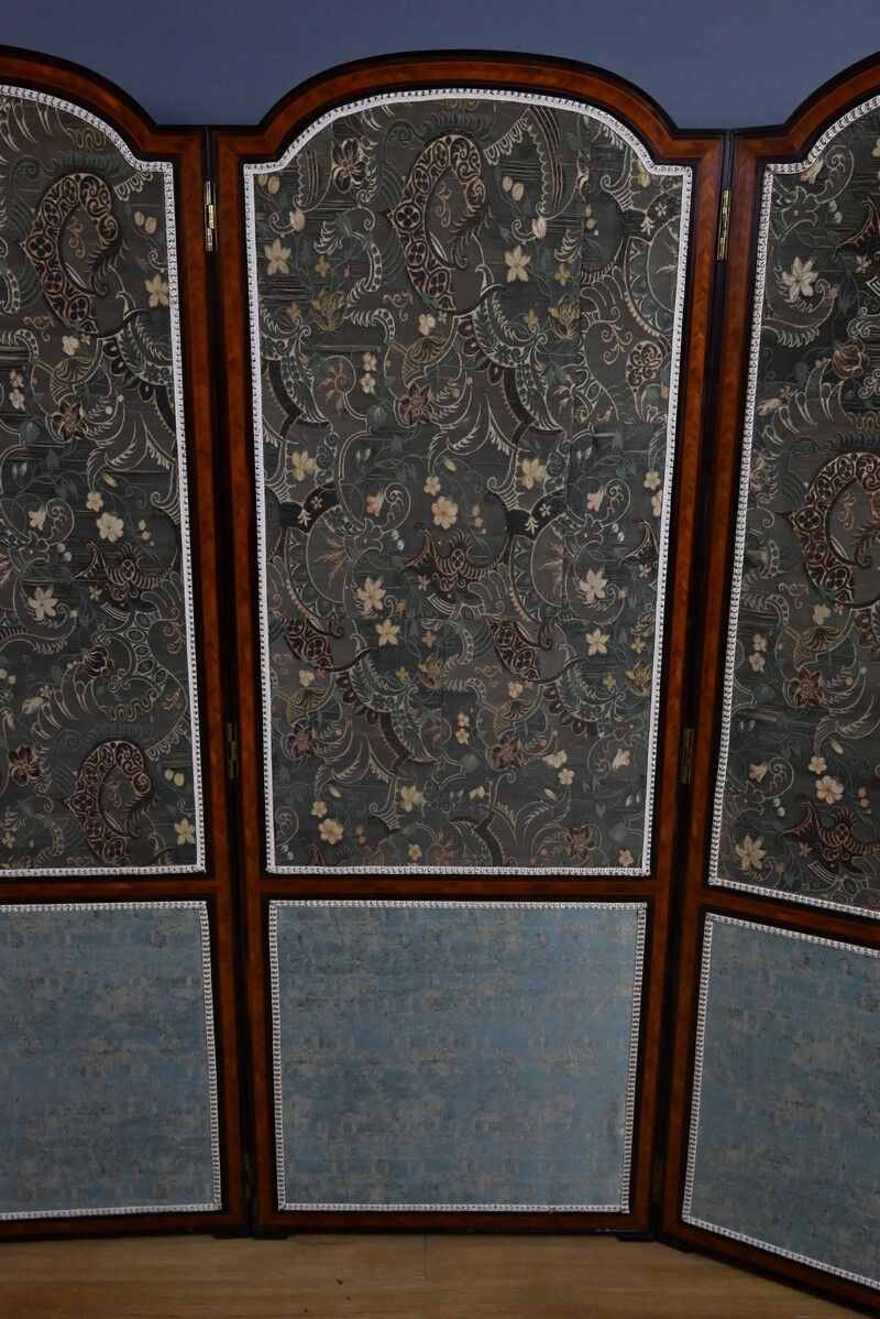 Fabric screen, mahogany and rosewood – 1900
