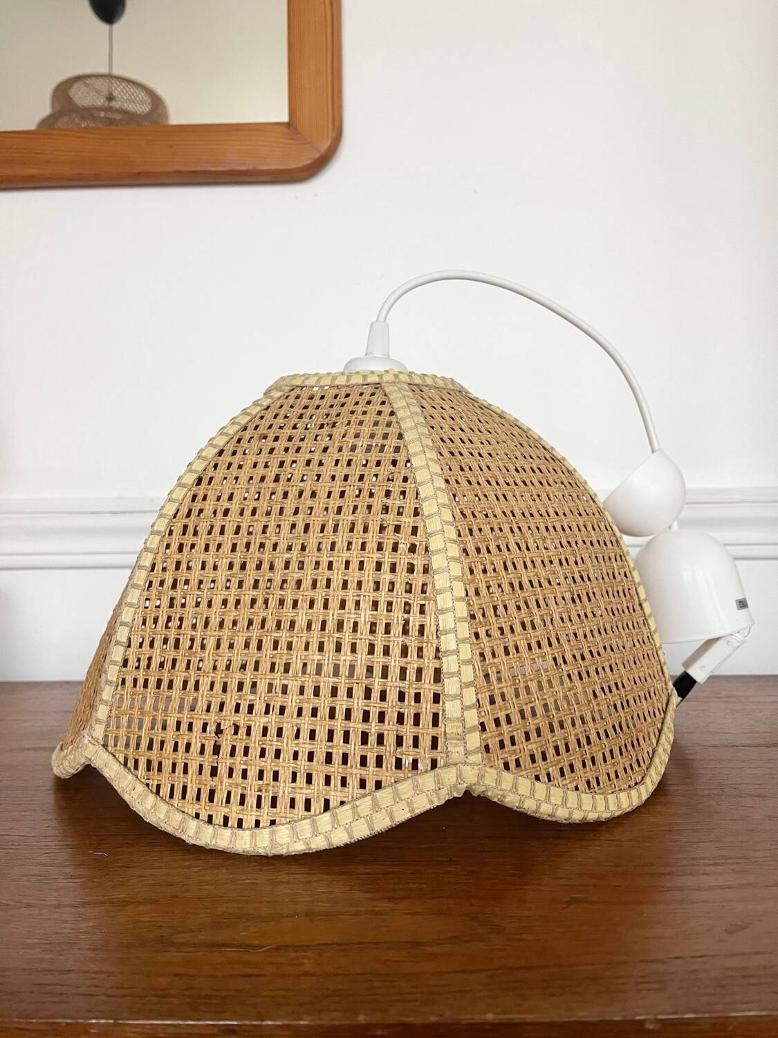 Vintage flower-shaped rattan pendant light