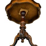 Pedestal table