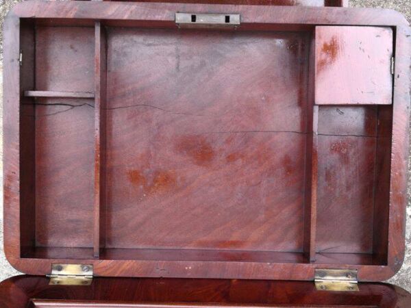 PETITE COIFFEUSE DE DAME EN ACAJOU STYLE RESTAURATION DU XIXème SIÈCLE