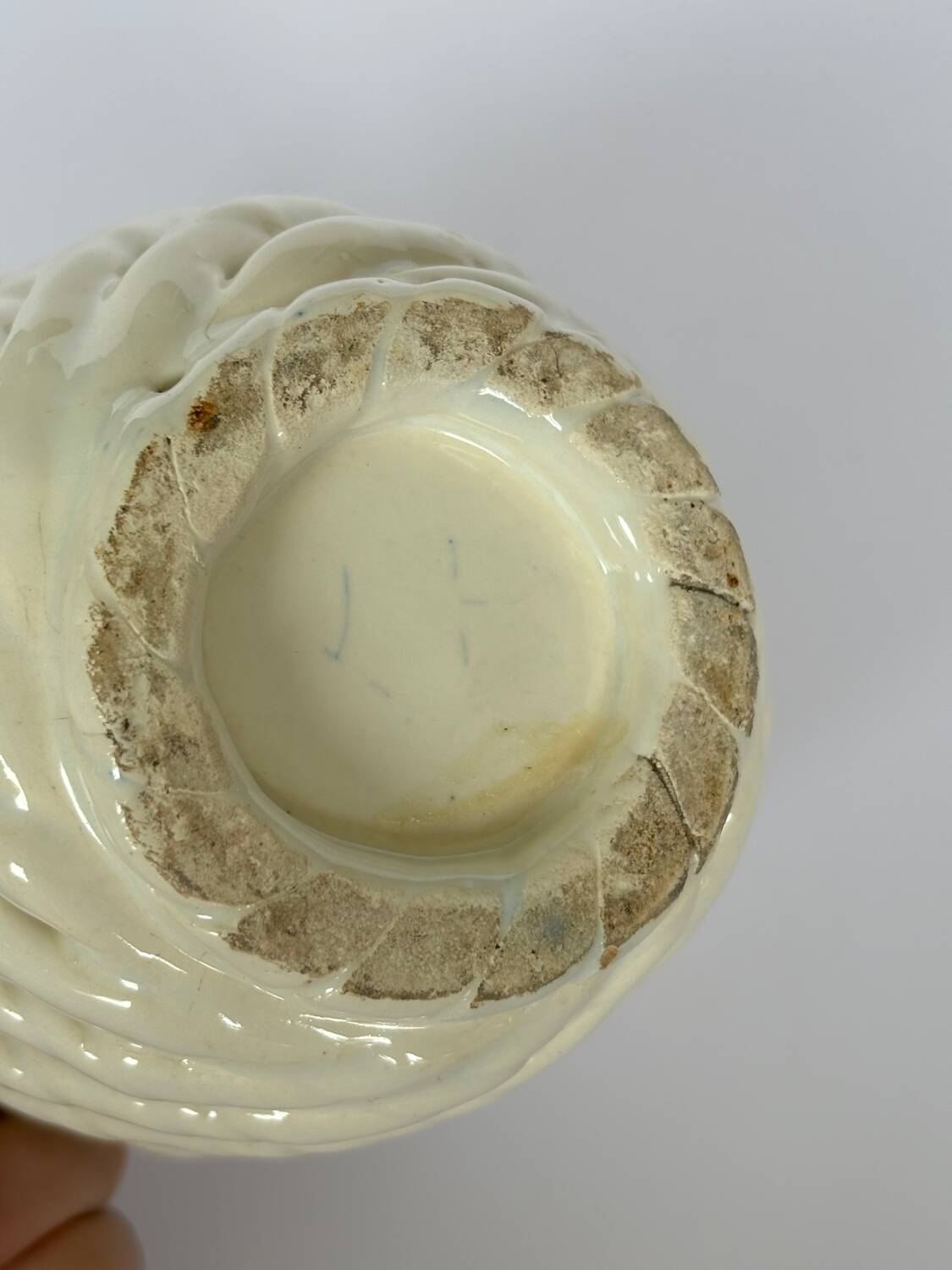 White woven ceramic pot