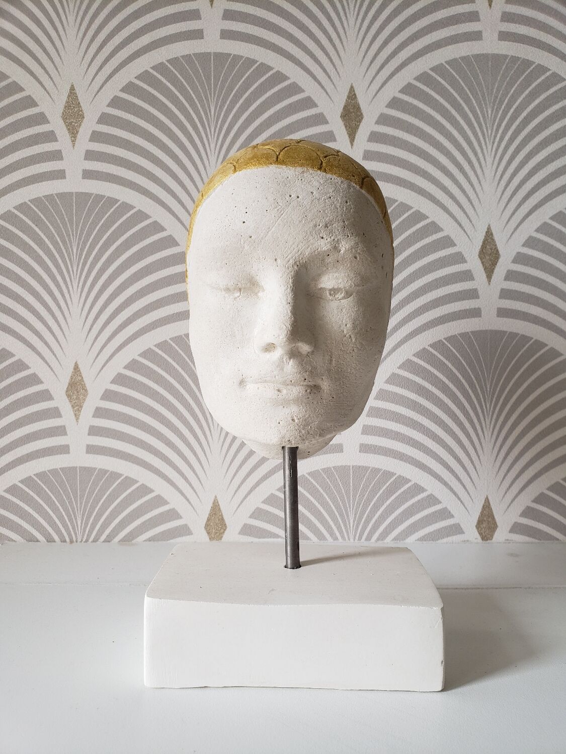 Art-Deco woman's head