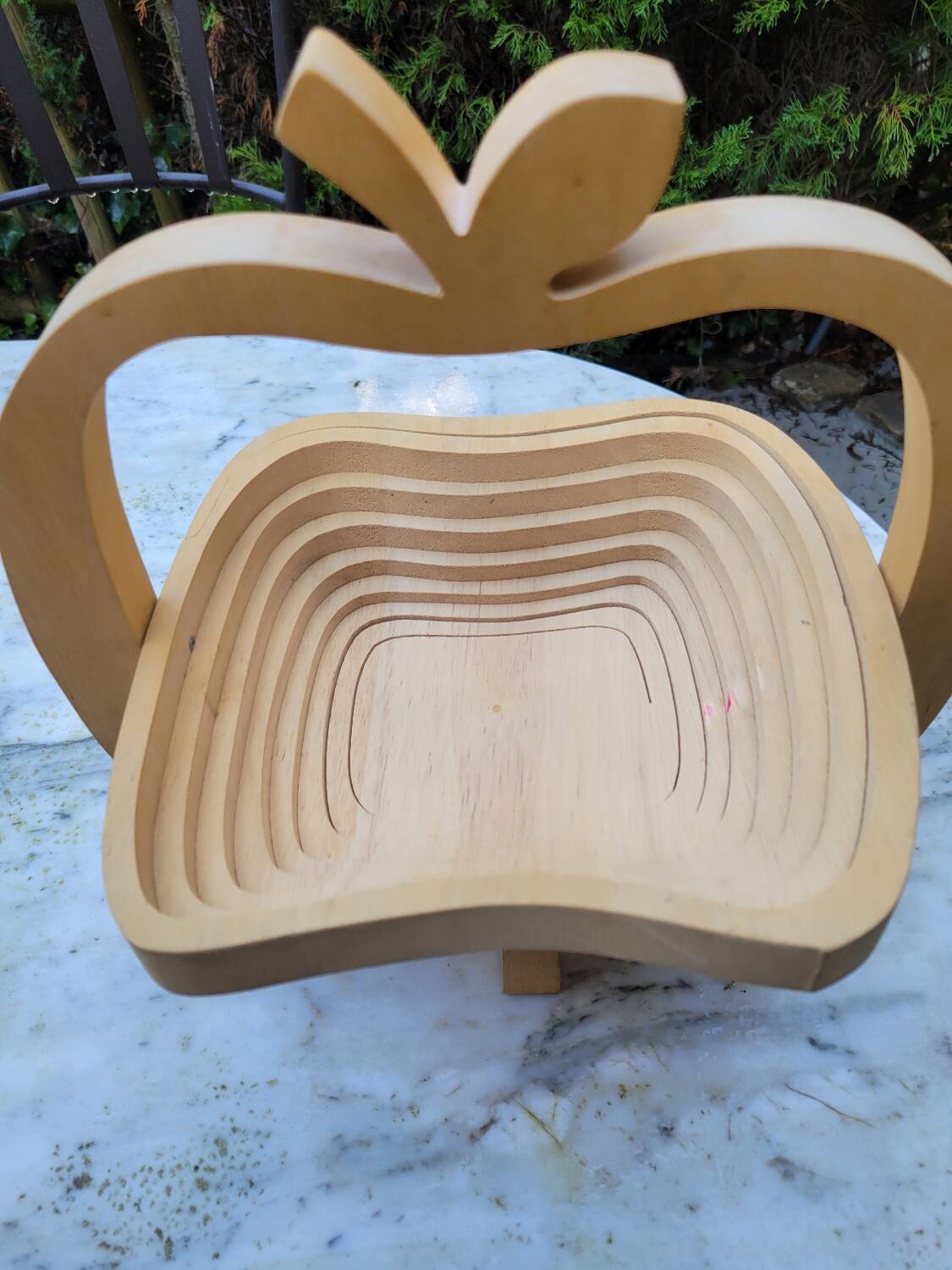 Foldable wooden fruit basket and trivet