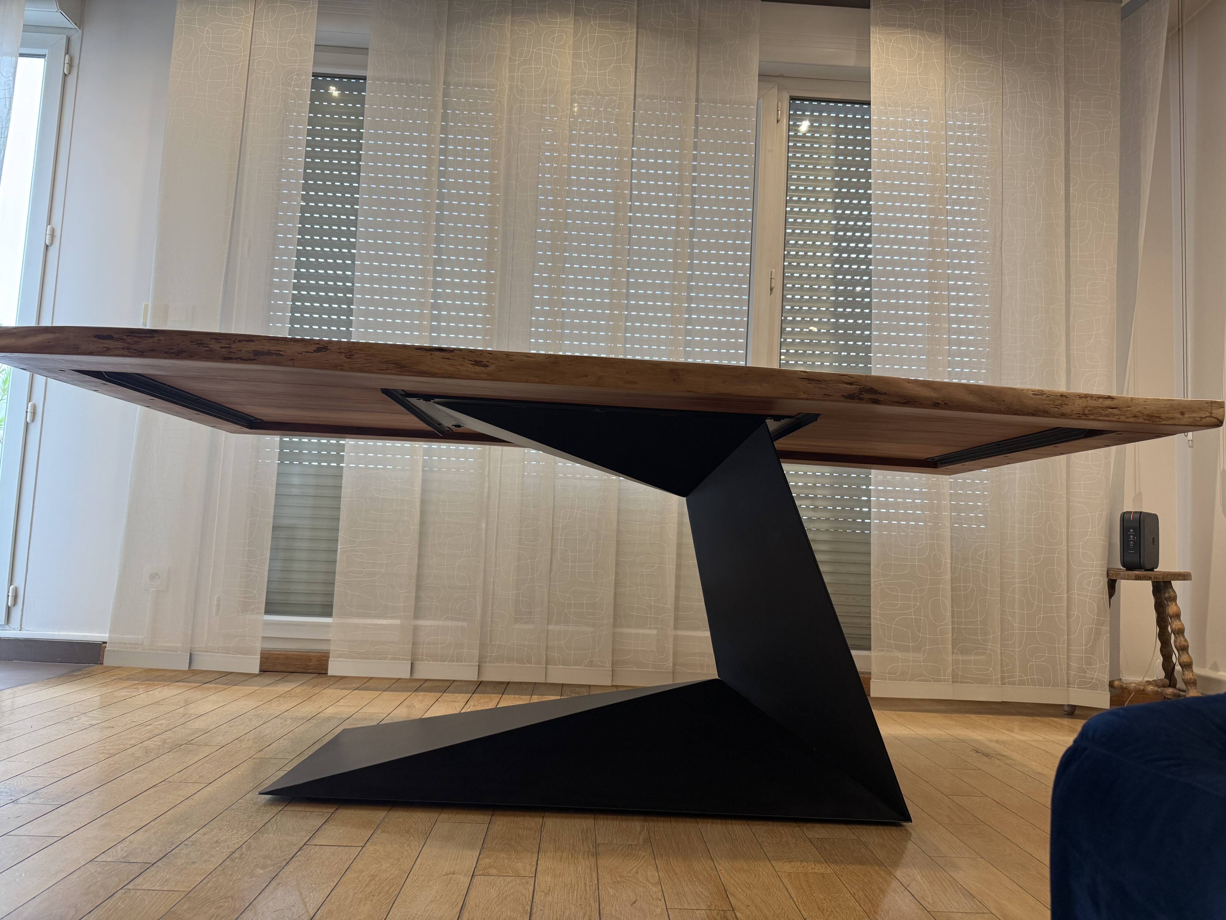 Suspended dining table in acacia wood and metal Coco