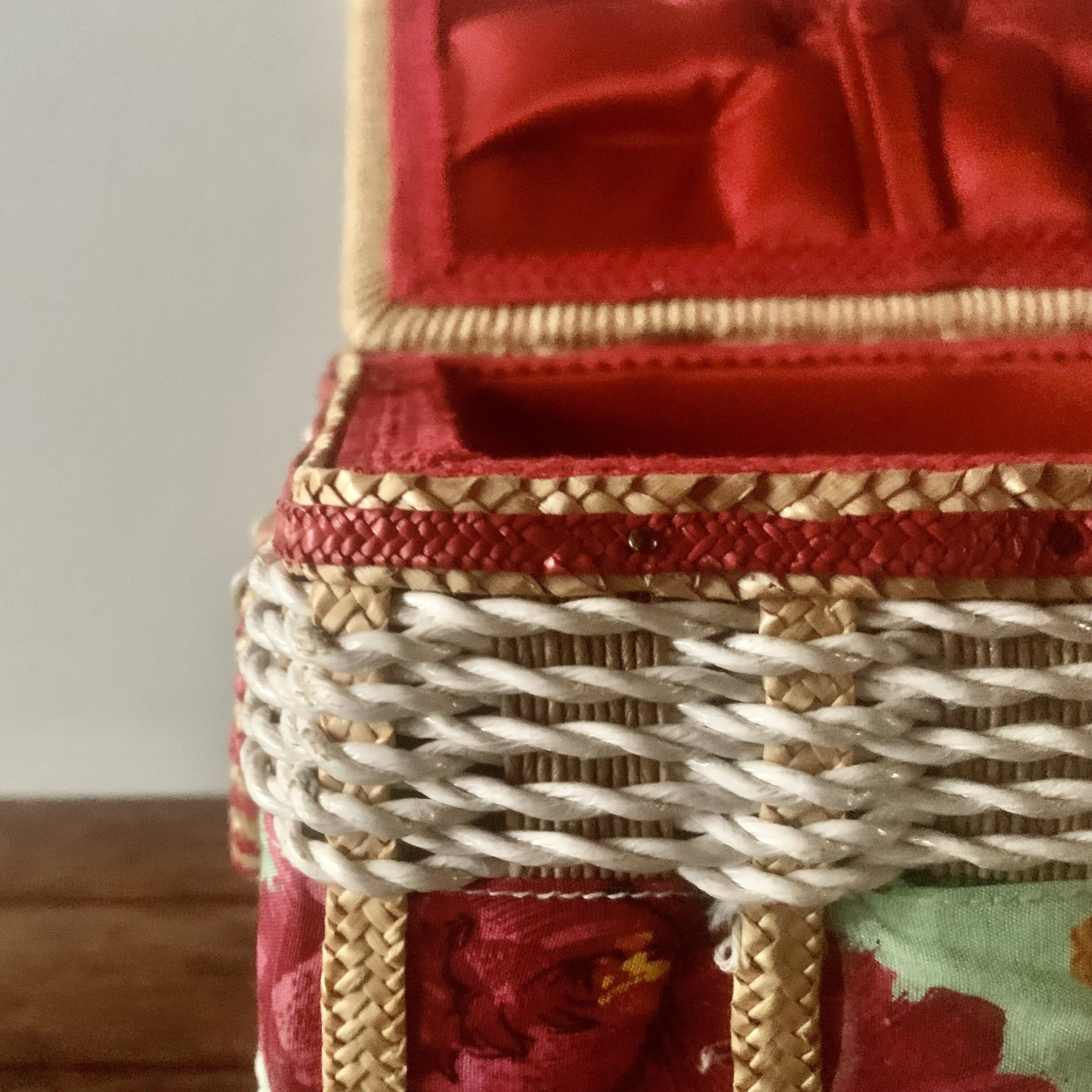 Vintage sewing basket in rattan and floral fabric