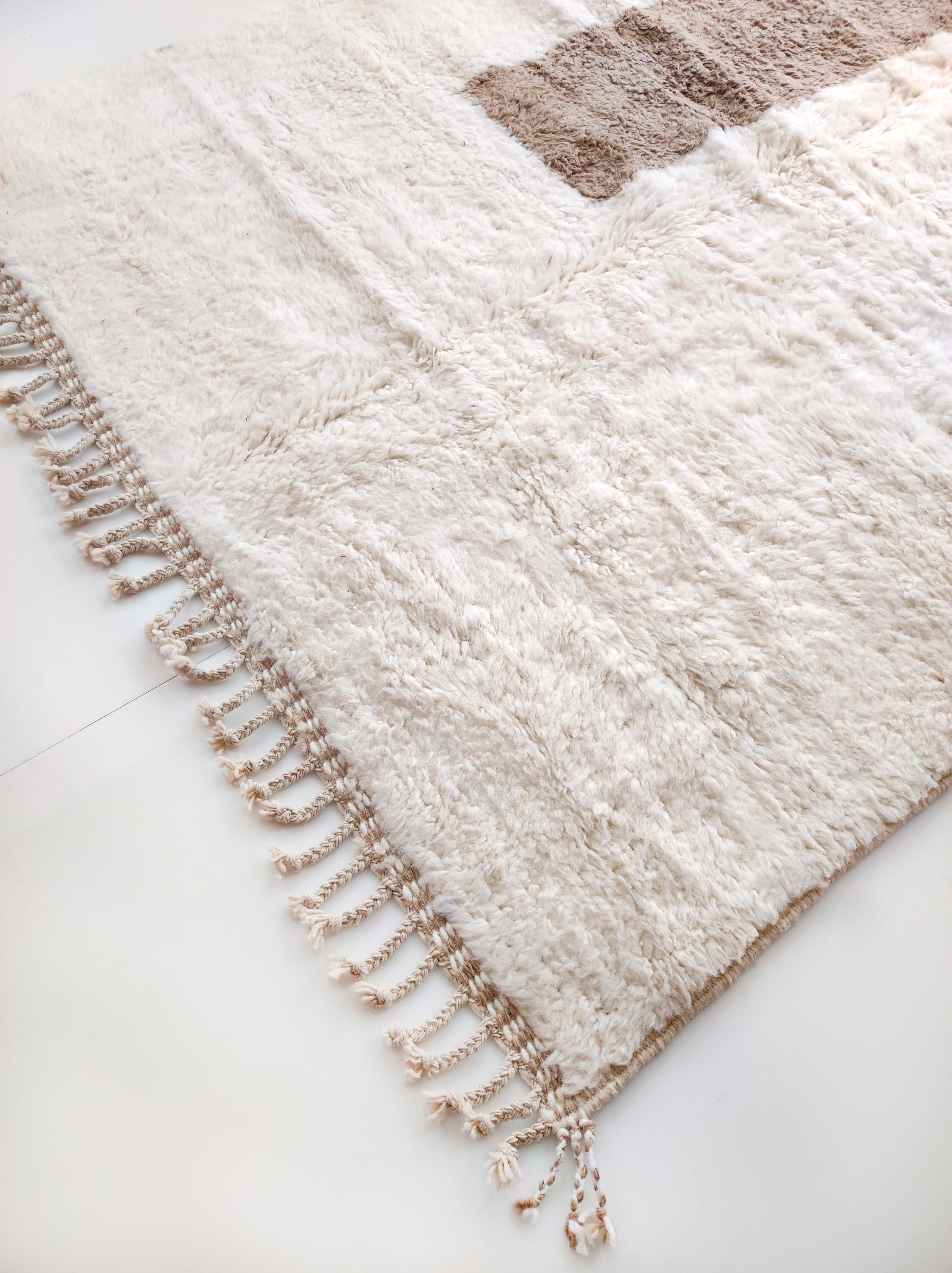 Moroccan Berber carpet Beni ouarain ecru with brown patterns 233x169cm