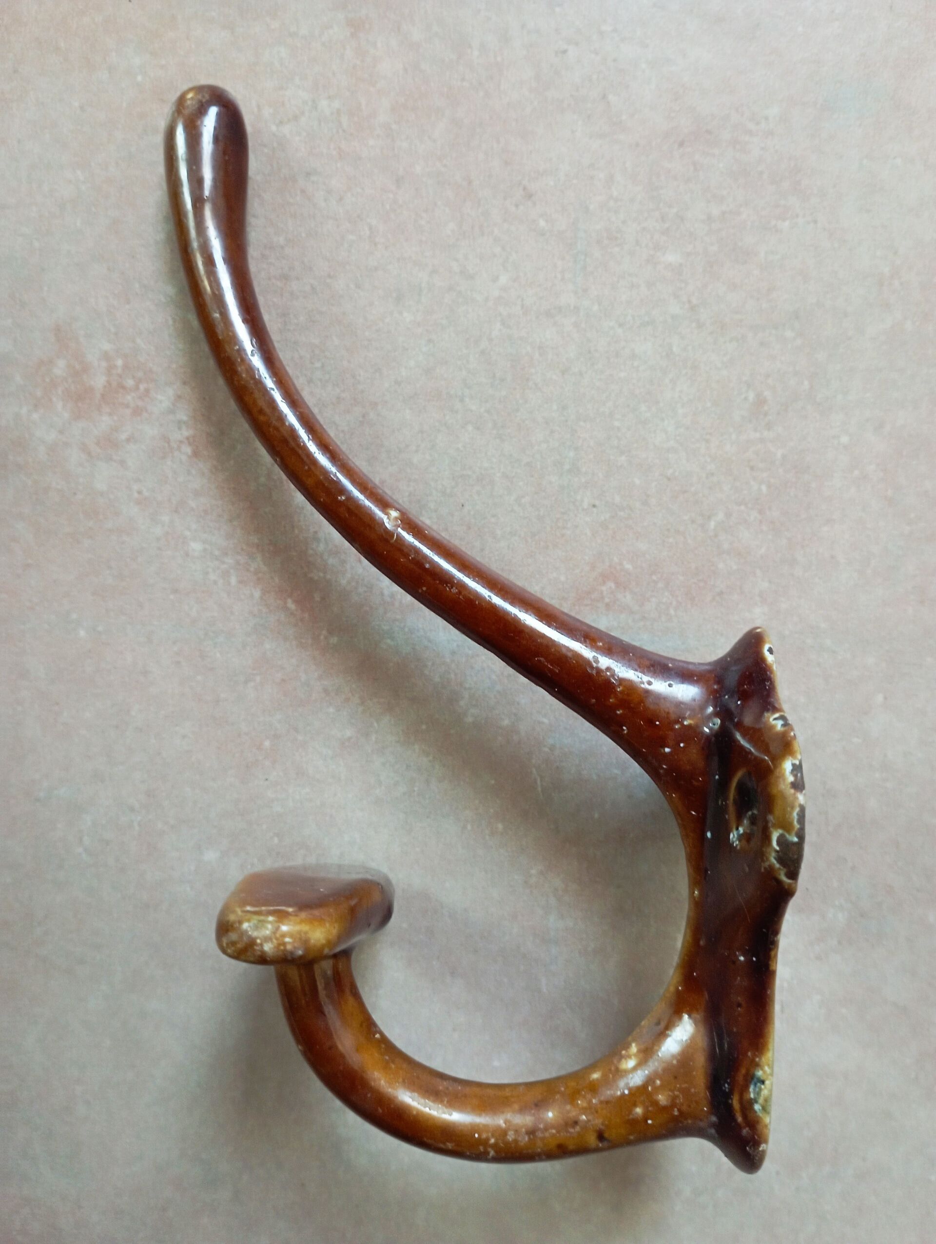 Enamelled cast iron hook