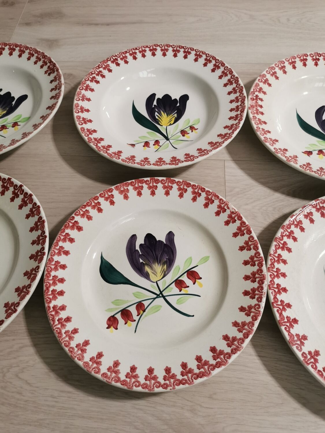 Assiettes anciennes fleuries, Moulin des loups