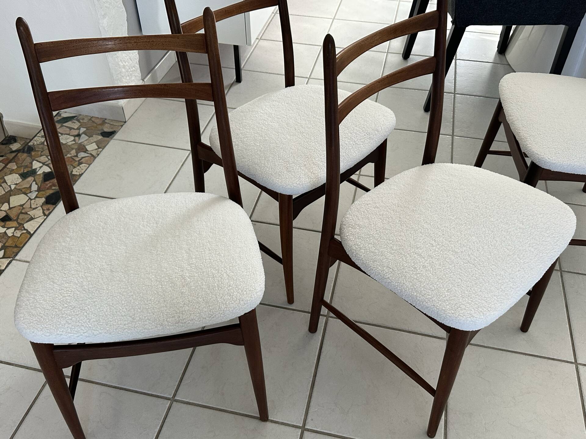 Suite 4 chaises Teck par Wilkhan pour Georg Leowald  Allemagne 1960