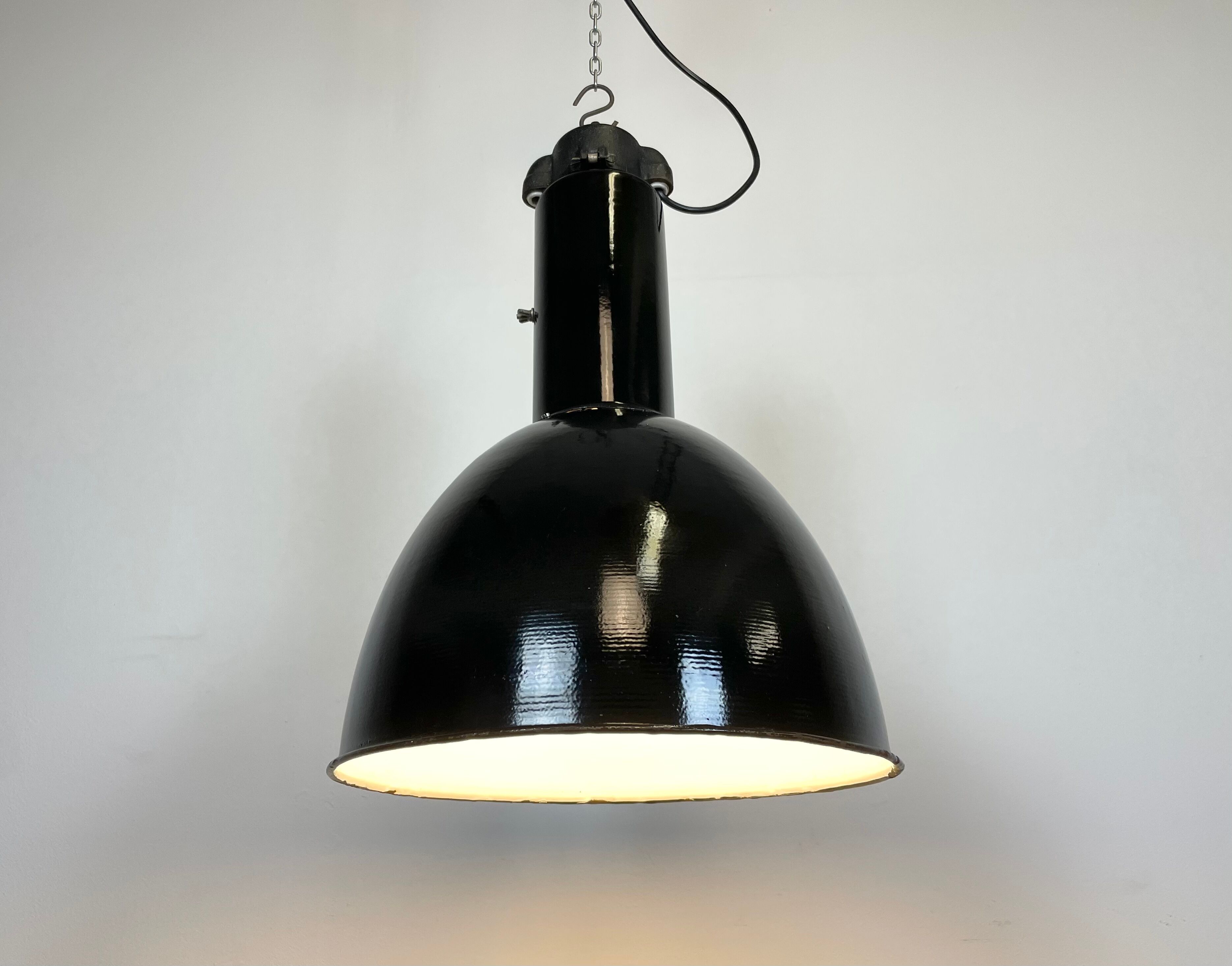 Industrial bauhaus black enamel pendant lamp, 1930s