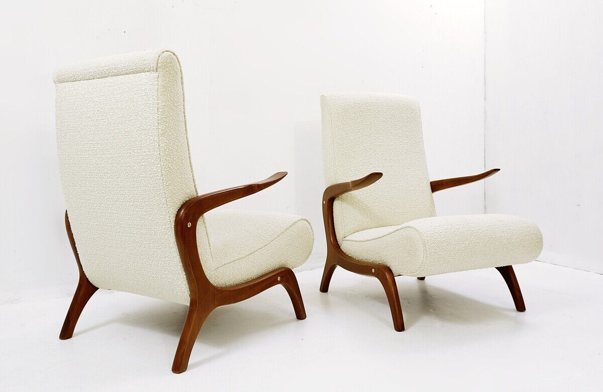 Paire de fauteuils des années 1960 en bouclette blanche