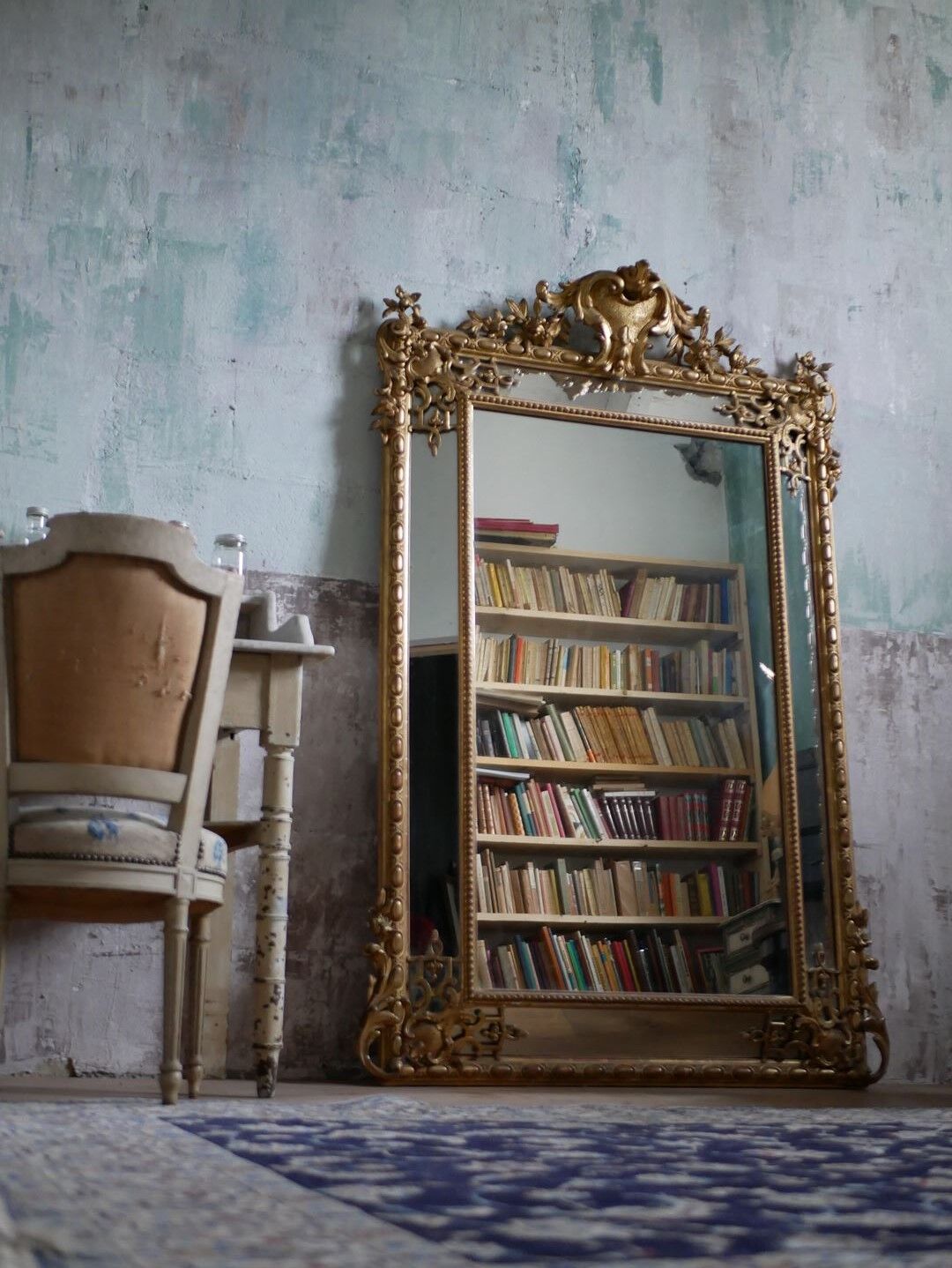 Miroir à parcloses et fronton 180x119cm