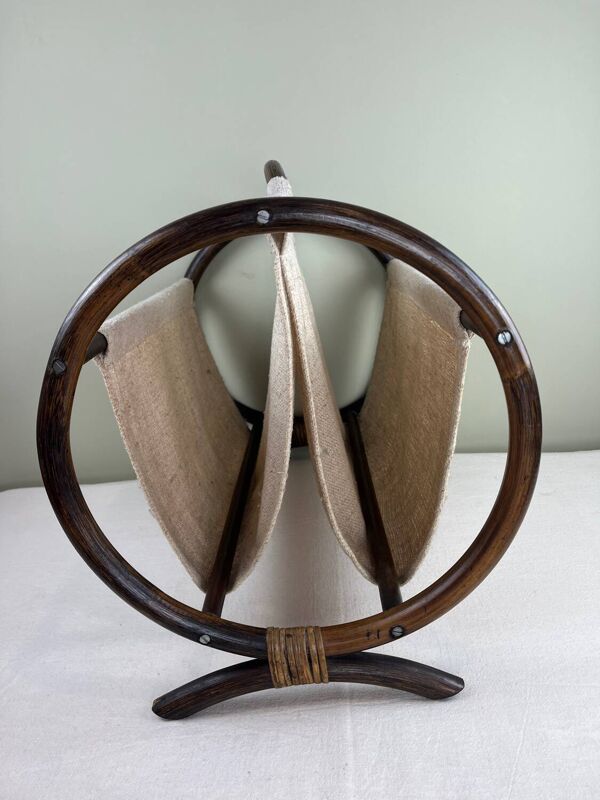 Porte revue vintage en rotin