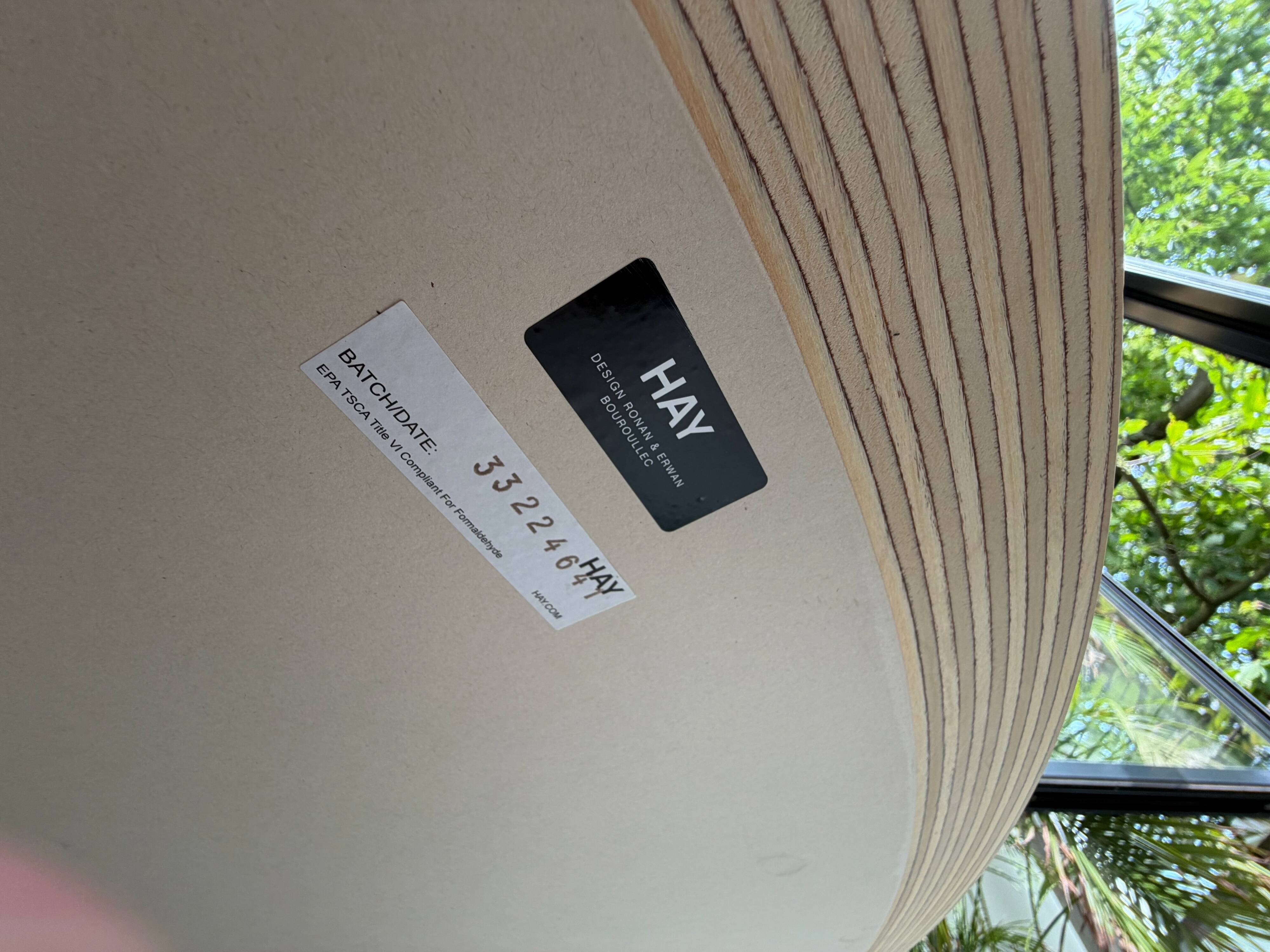 Table Hay CPH25 Ø140 x H74 oak and green linoleum