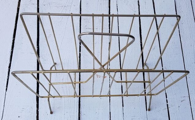 Wear magazine 60s gold metal