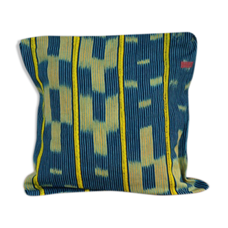 Cushion cover in blue baoulé fabric