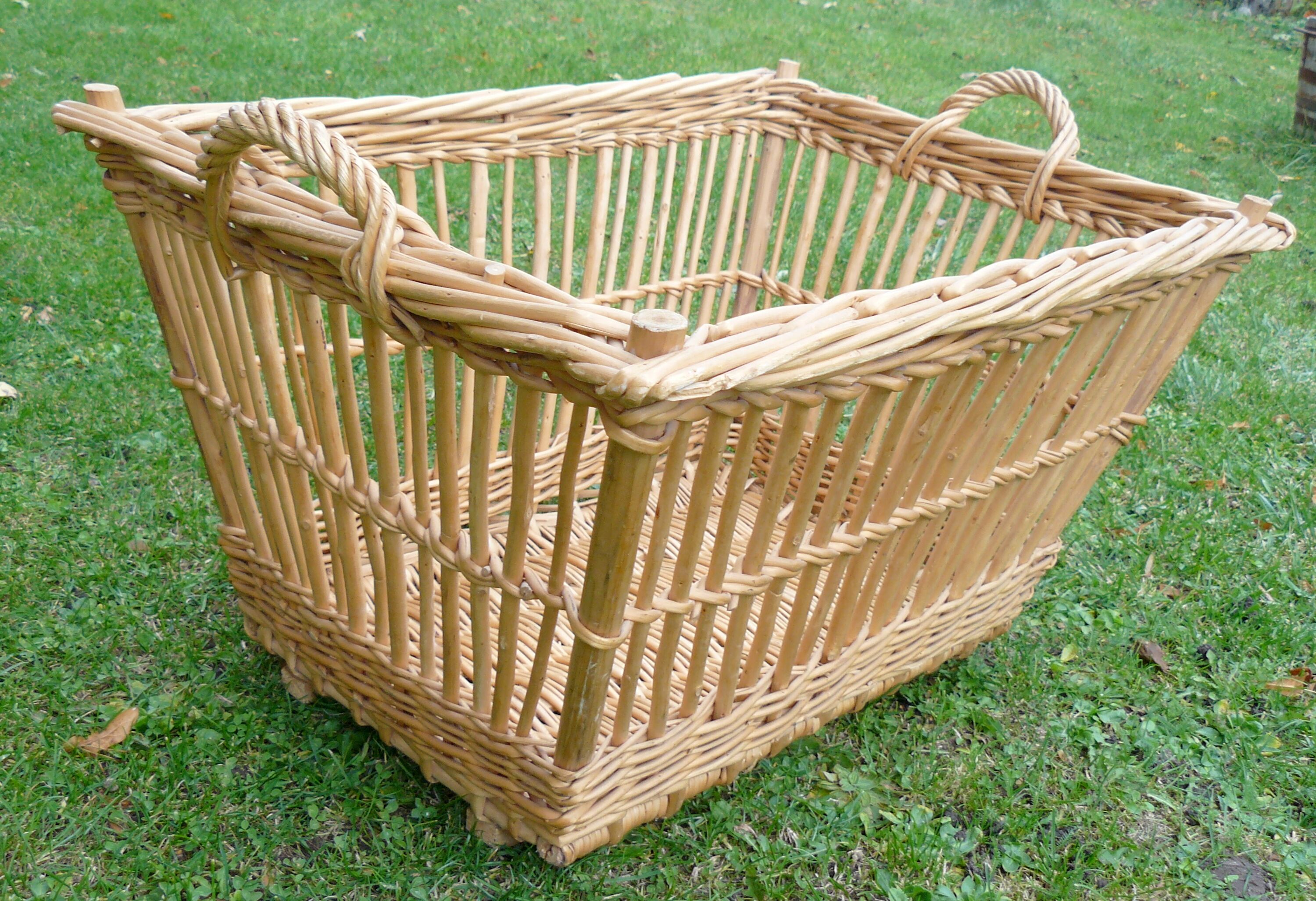 Rectangular basket in old rattan