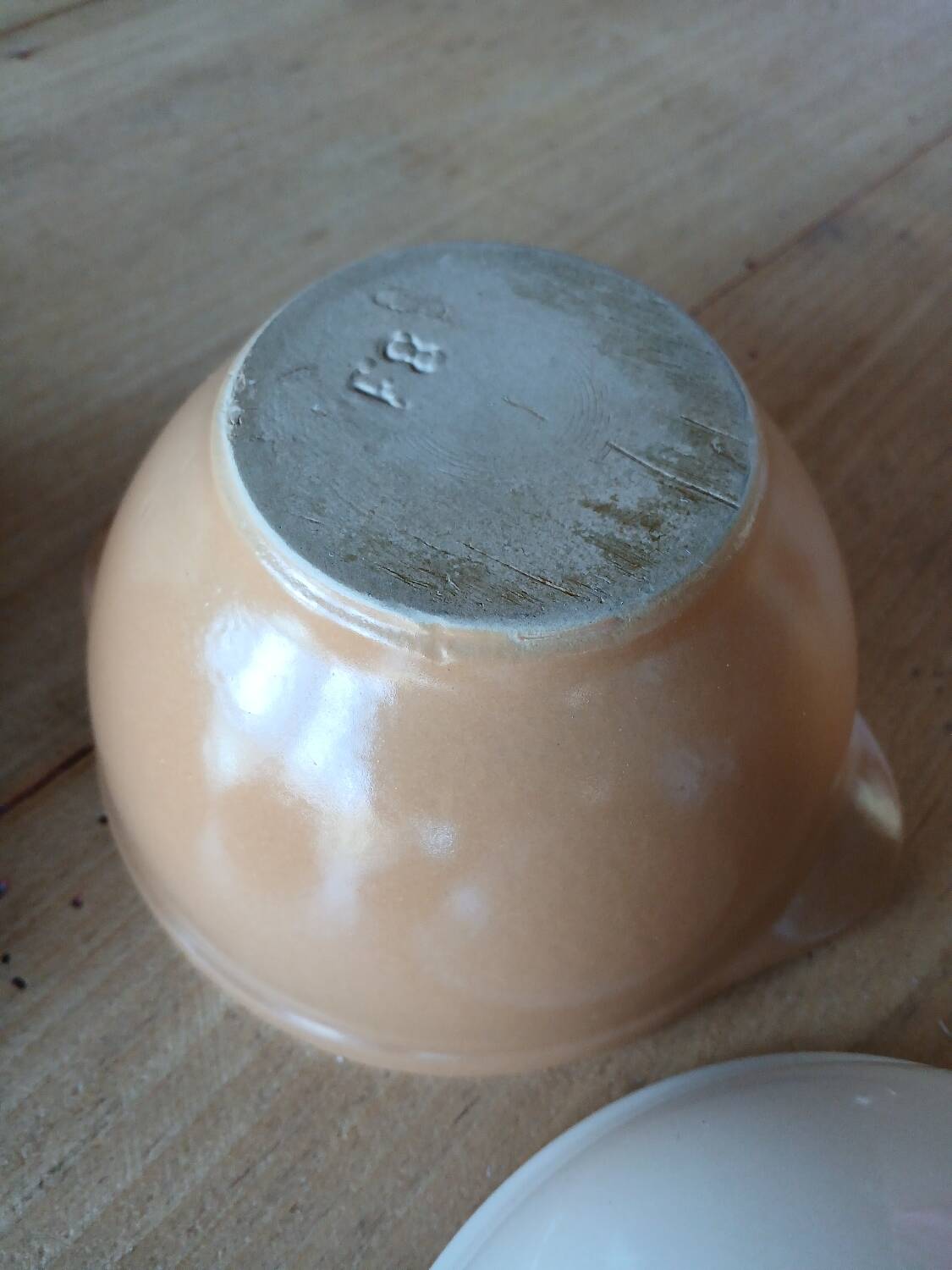 5 old Émile Henry bowls