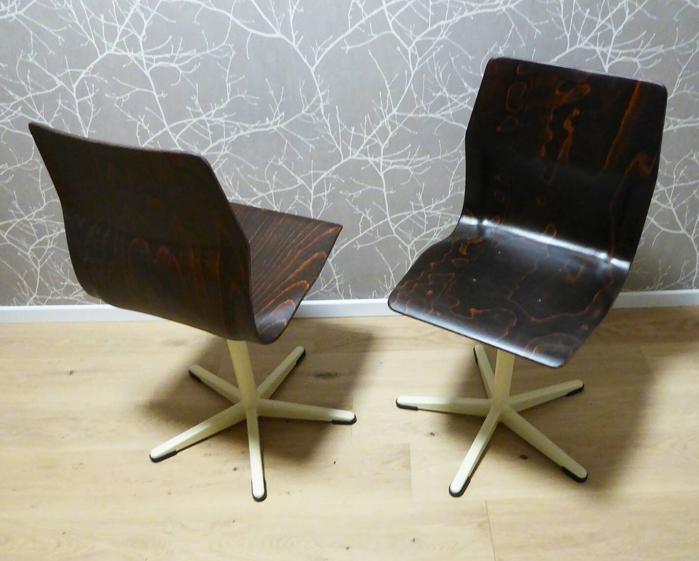 OBO central foot chair