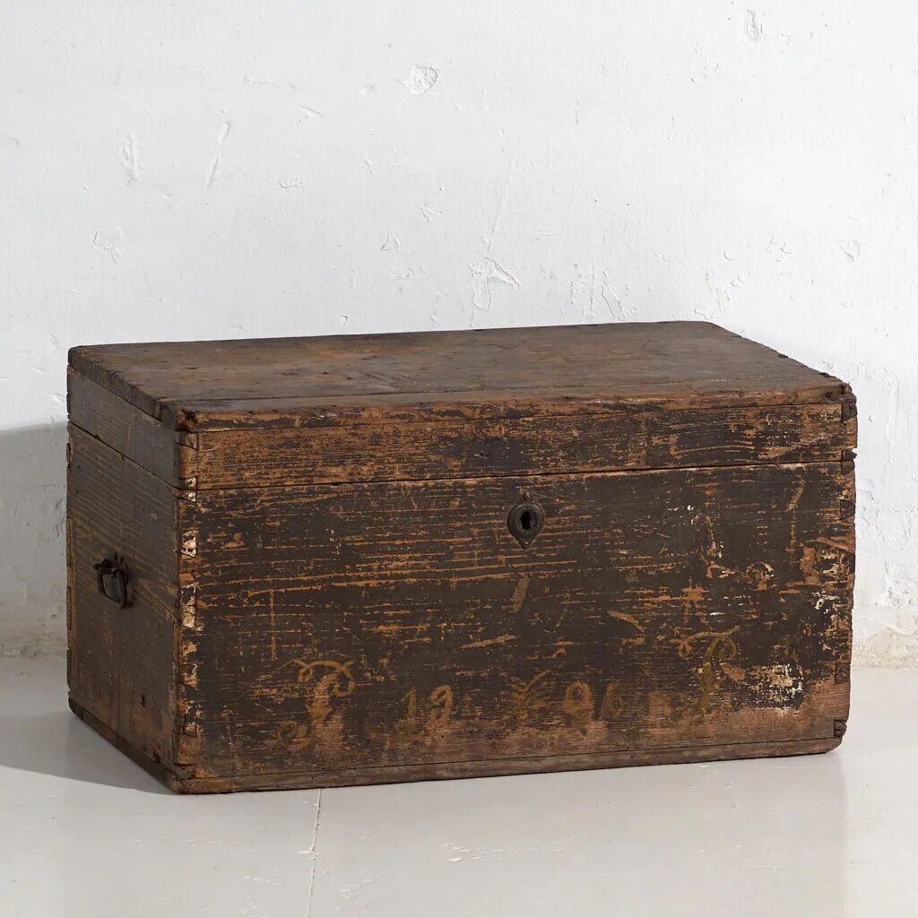 Antique chest with dark patina (Year 1906) #5