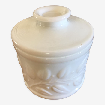 White opal pot, relief decoration, airtight cap