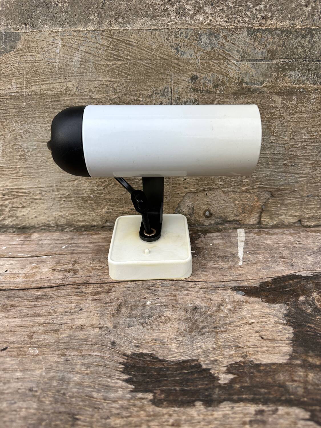 Vintage wall light, old 70s spotlight, Italian "il faretto", white.