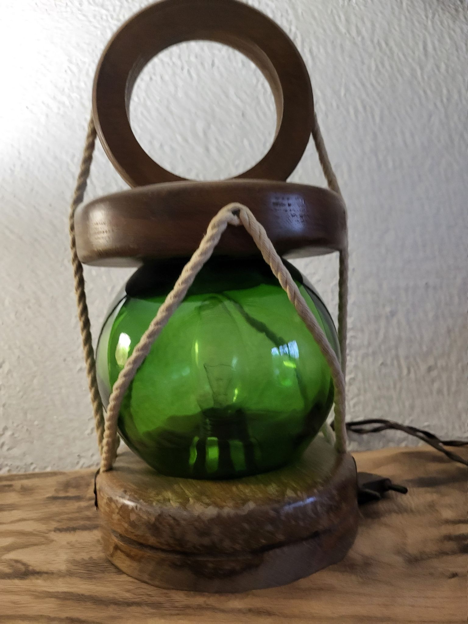 Lampe boule à poser
