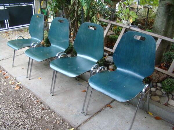 Lot de quatre chaises vertes Souvignet anciennes