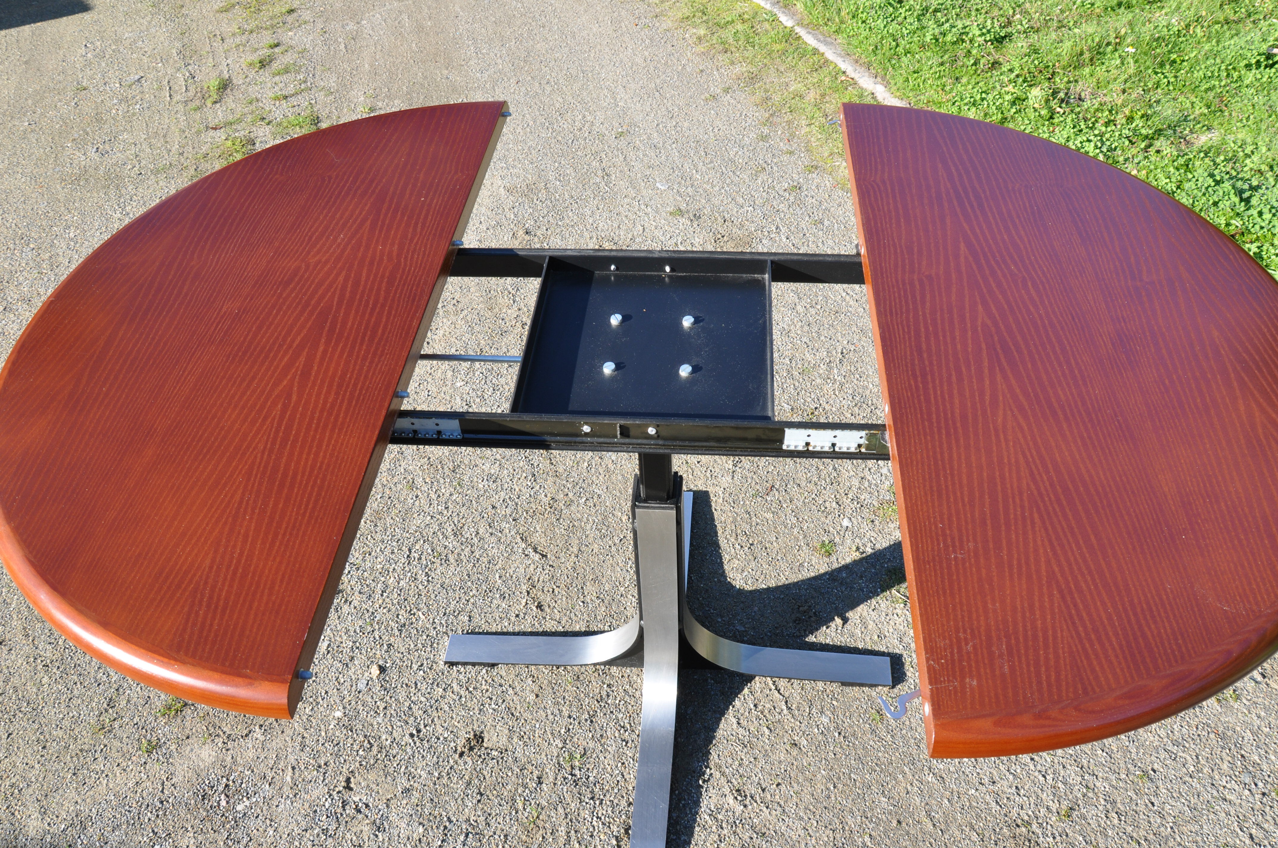 Lifting coffee table