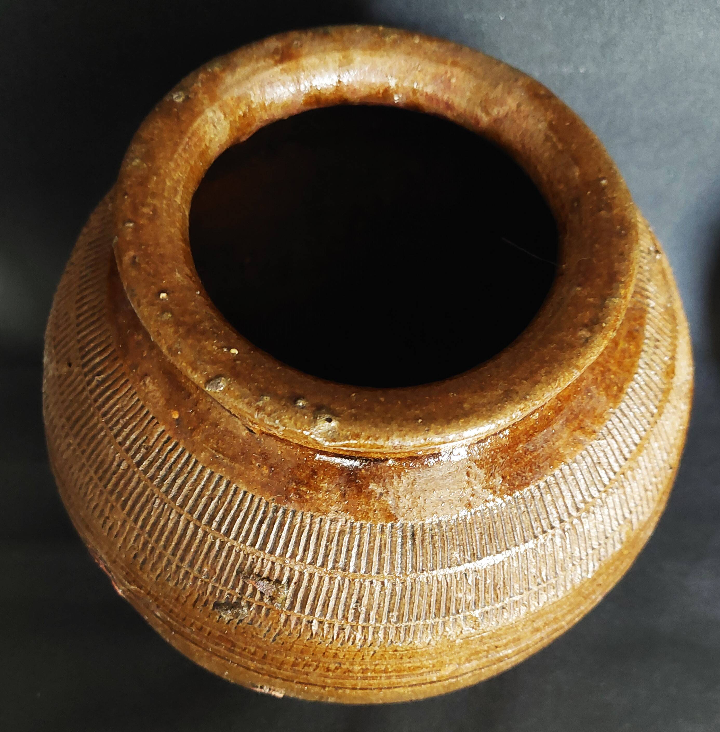 Chinese ceramic rice pot, 19th century, incised decoration