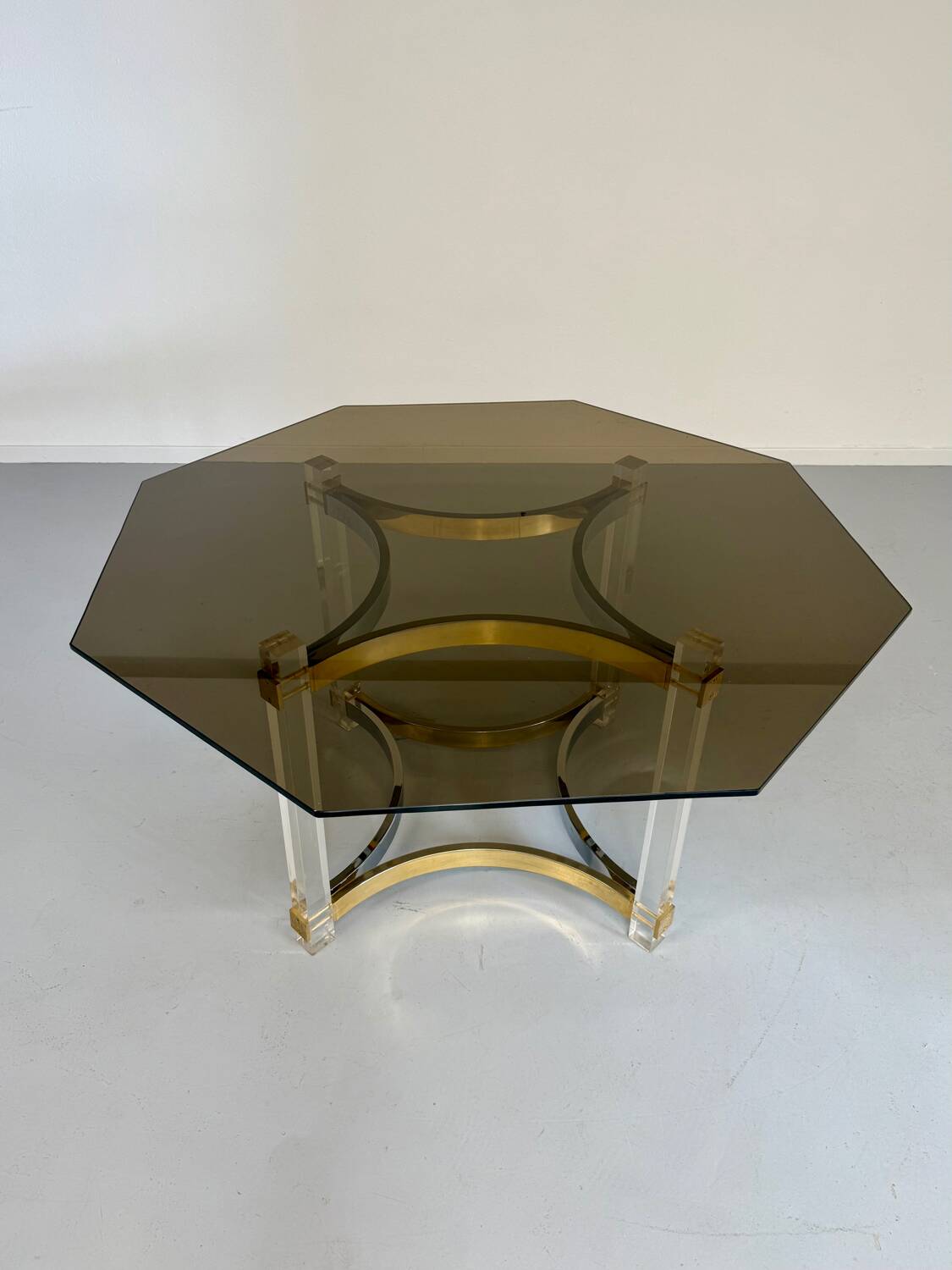 Antique Italian design dining table by Alessandro Albrizzi from the 70s