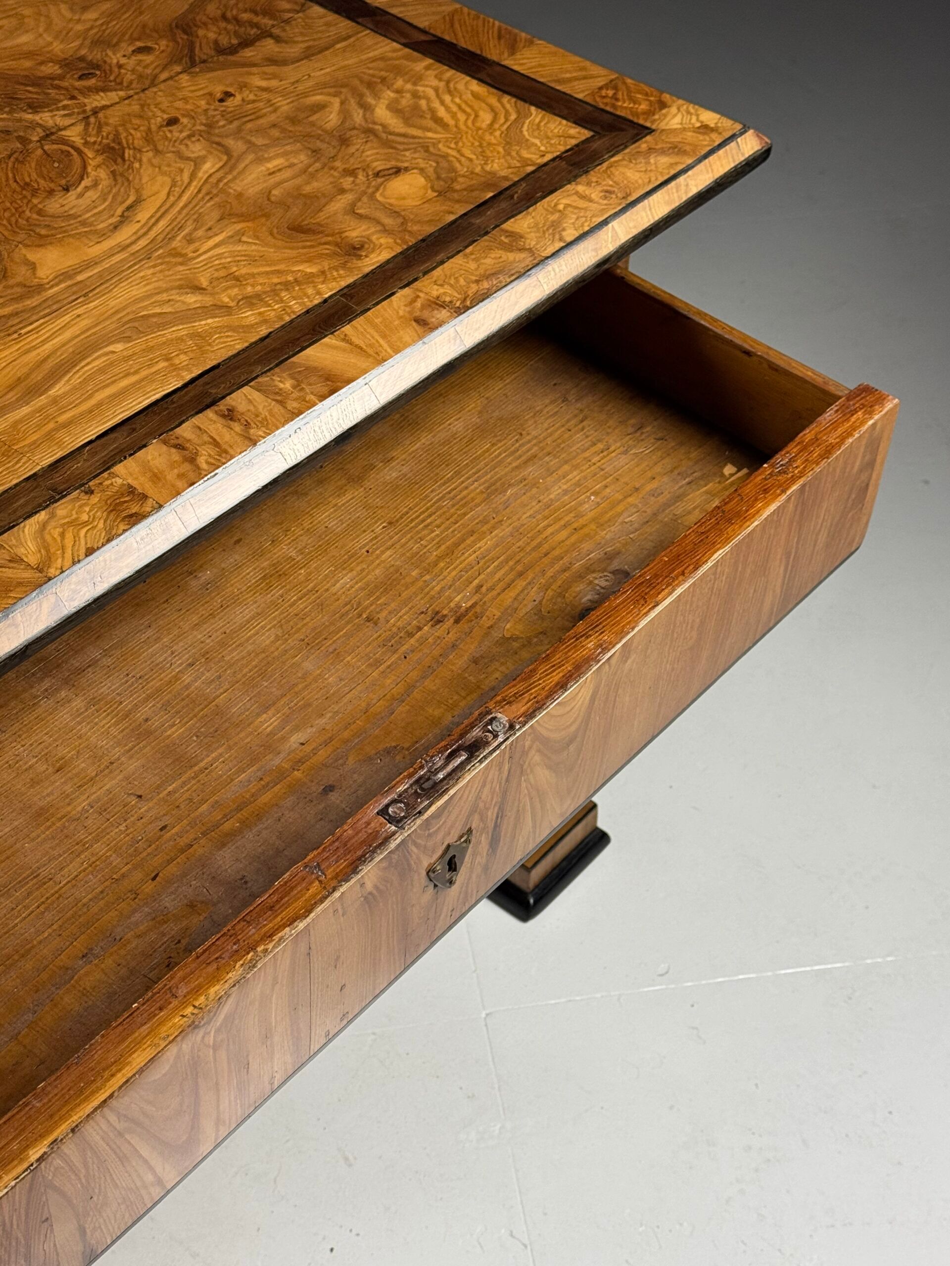 Bureau Biedermeier, table de centre