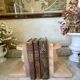Paire de serre-livres vintage vase Médicis en onyx rose