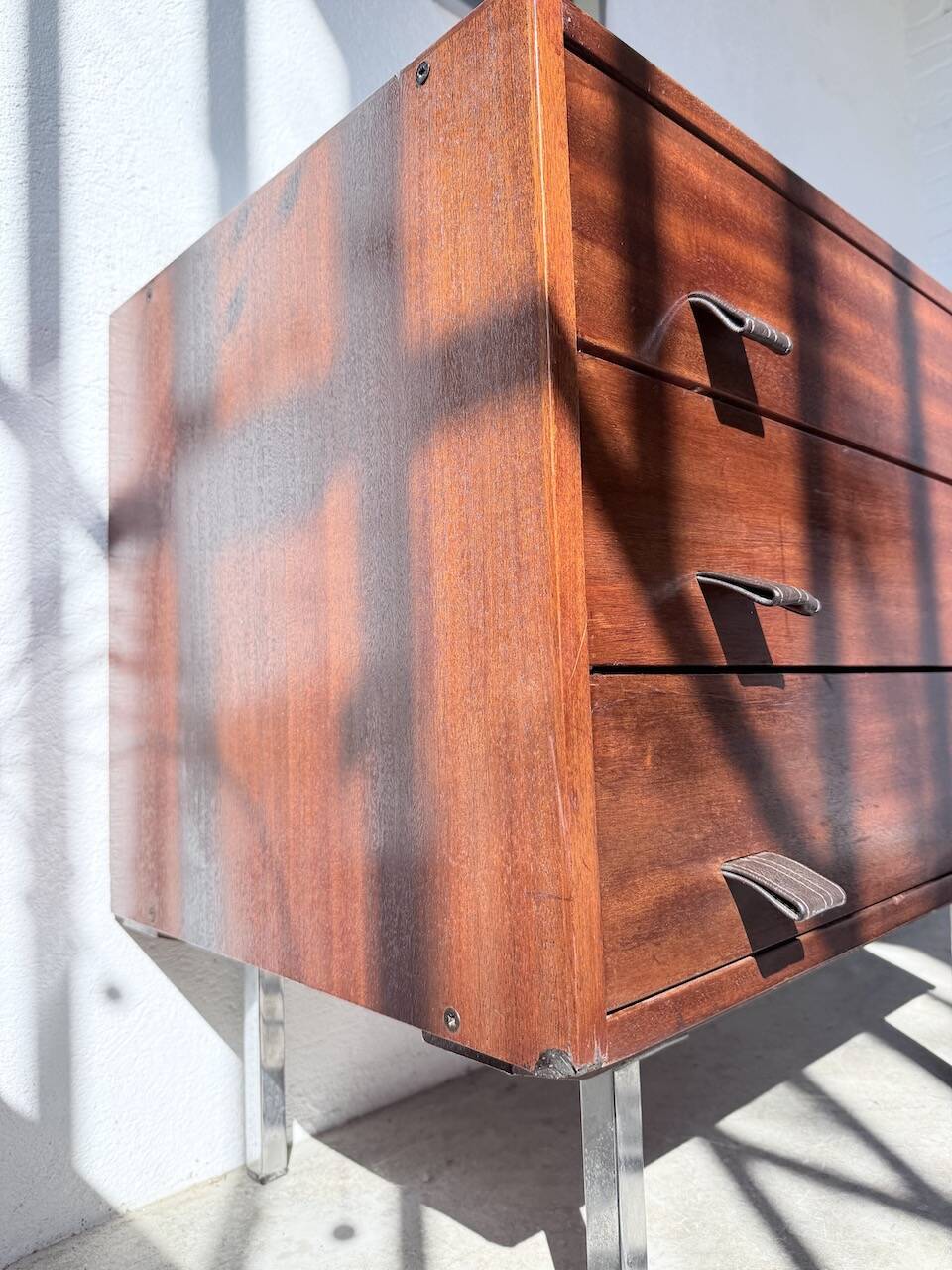 Commode teck poignées cuir 1960