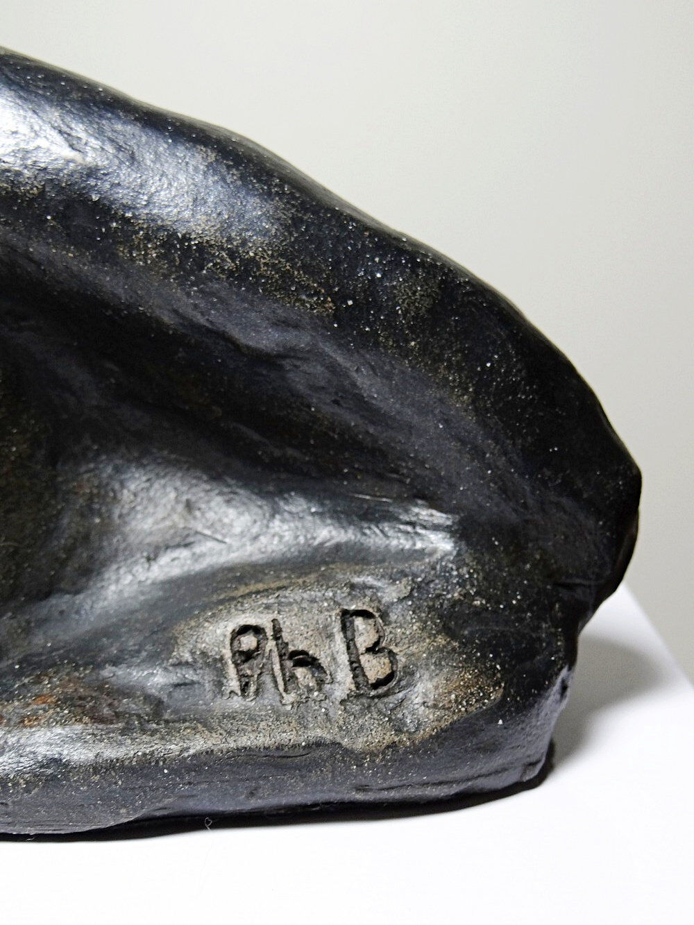 20th-century ceramic bust of a woman, art craft to be identified.