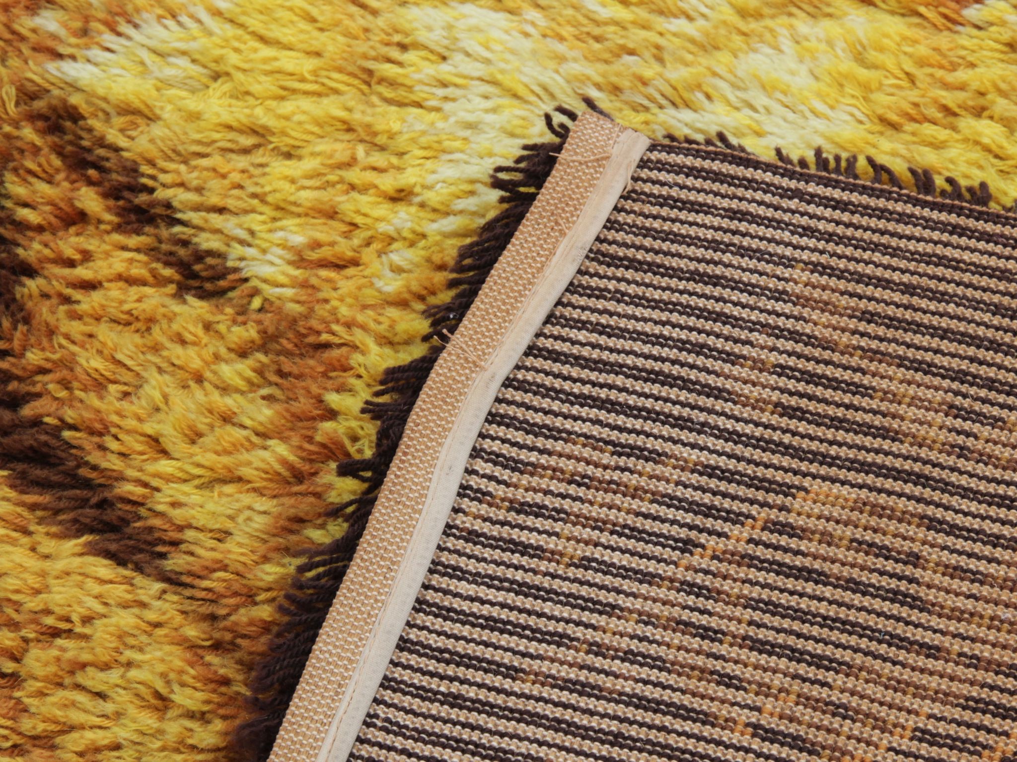 Rya Scandinavian carpet in virgin wool with orange and maroon motifs