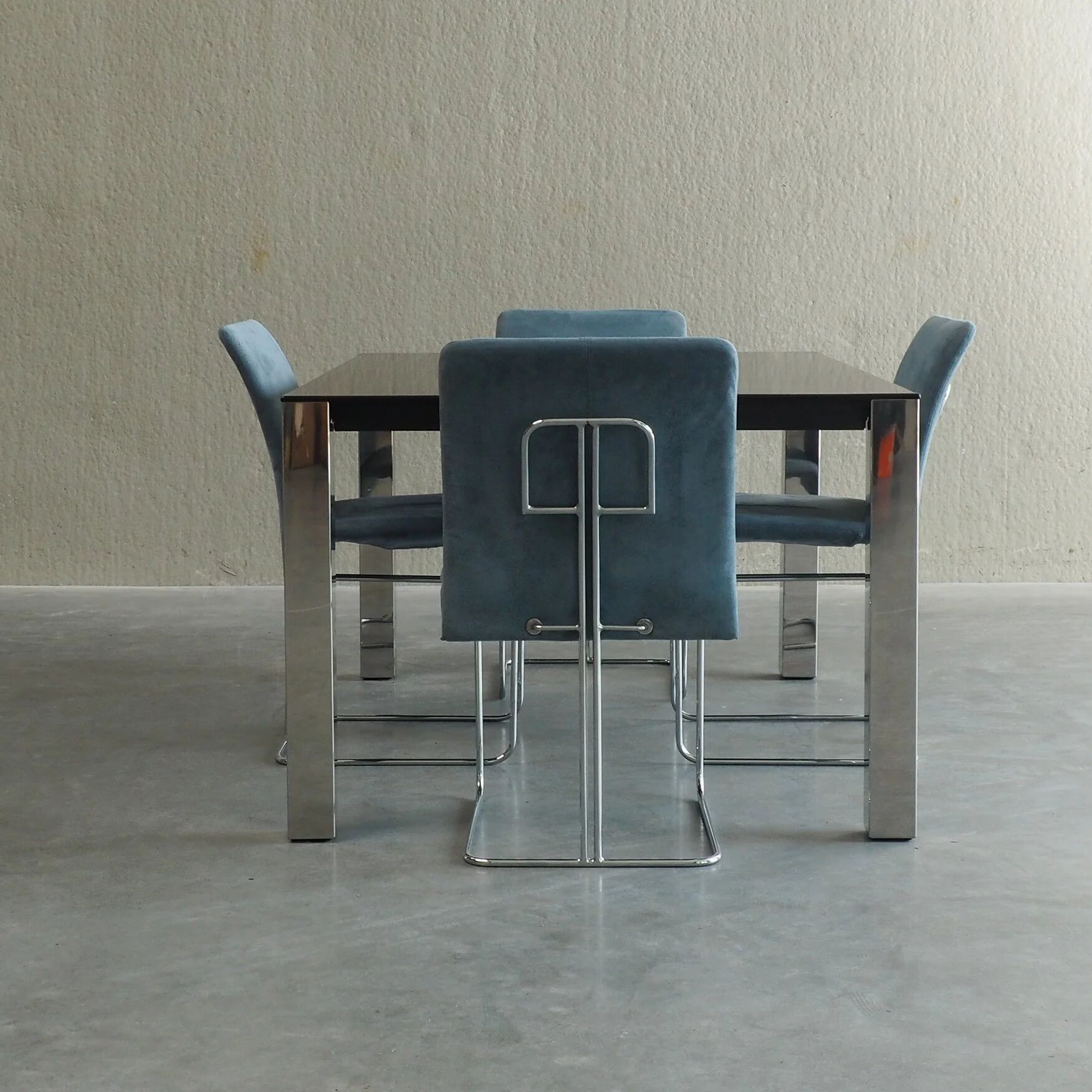 Dining set by Saporiti