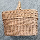 Wicker basket with handle: vintage