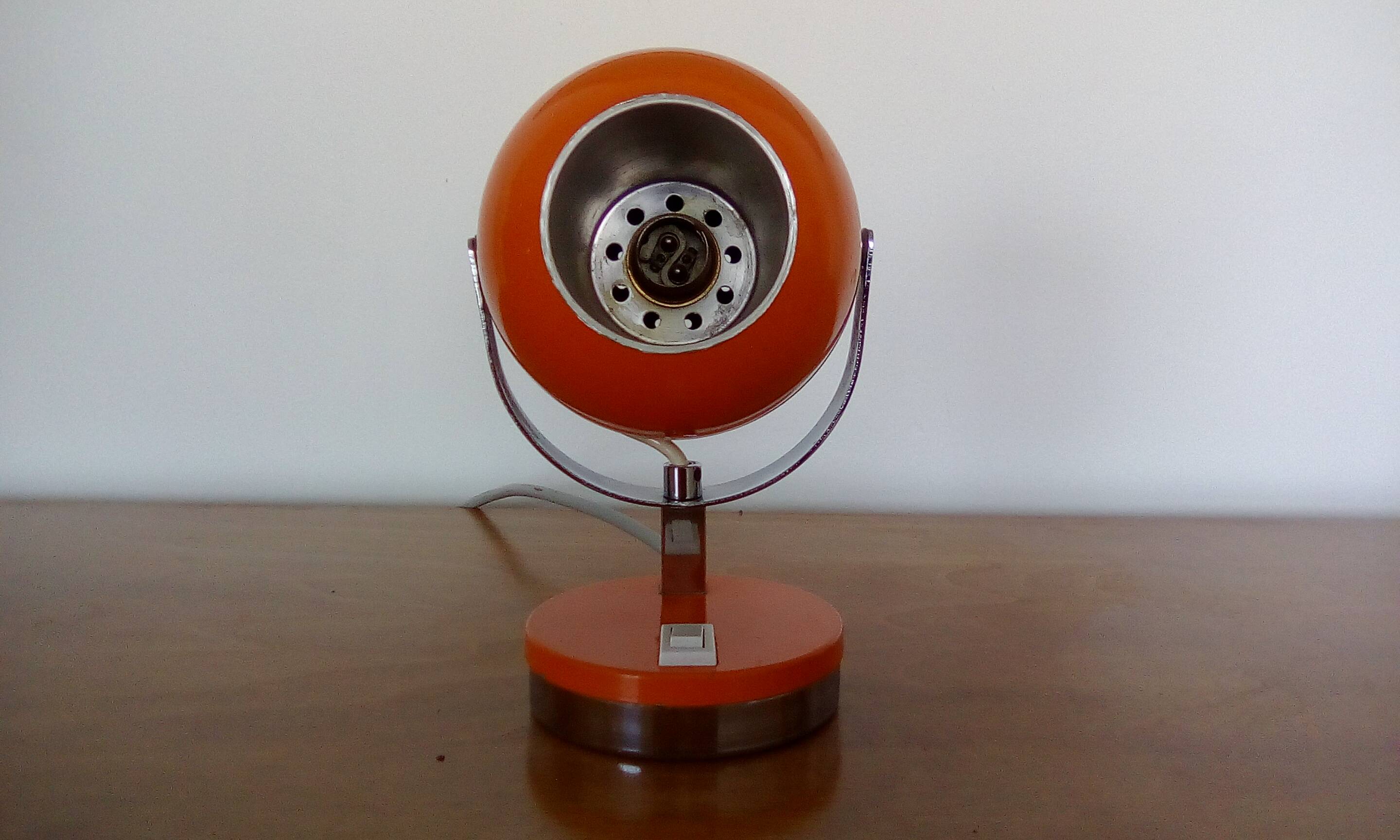 Lampe à poser eyeball orange et chrome