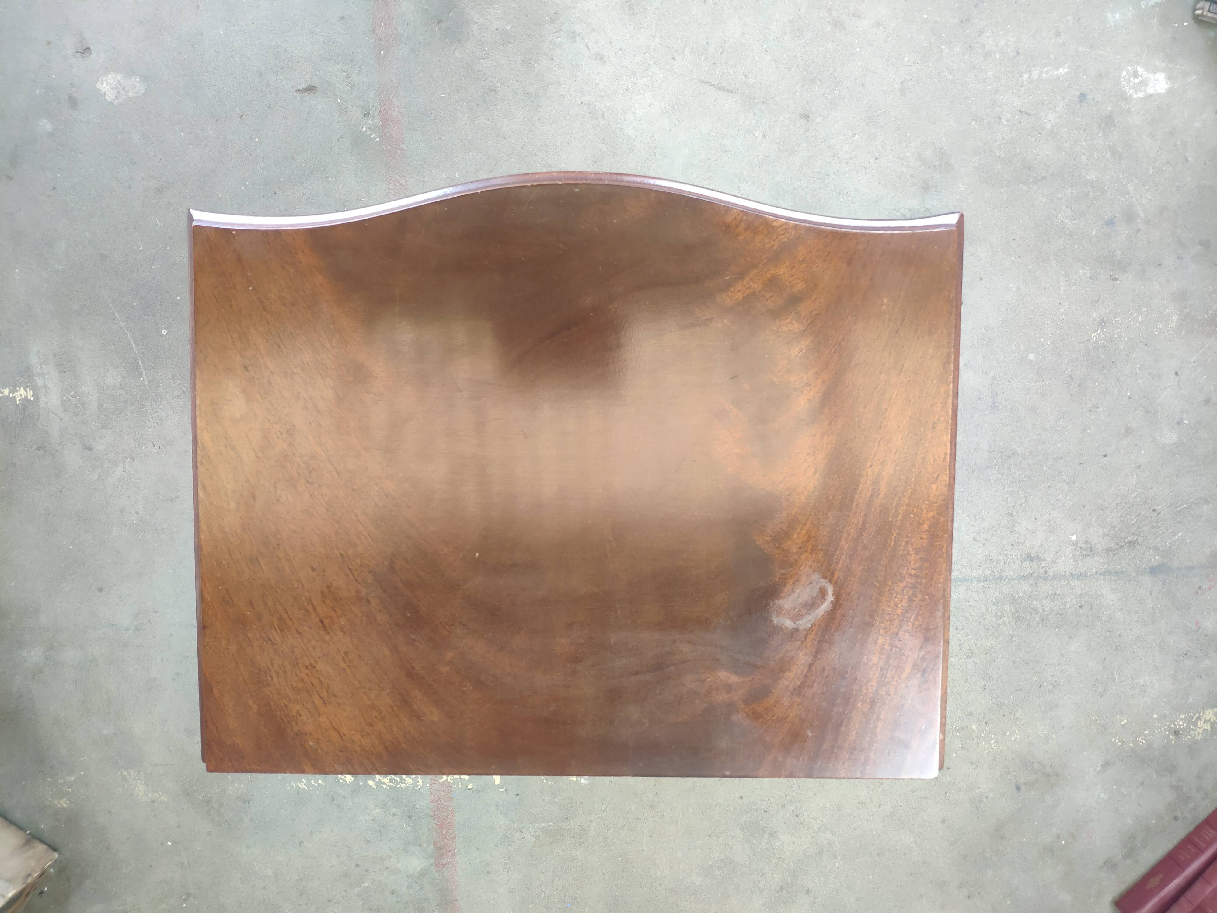 Commode galbée acajou 5 tiroirs poignée anneaux