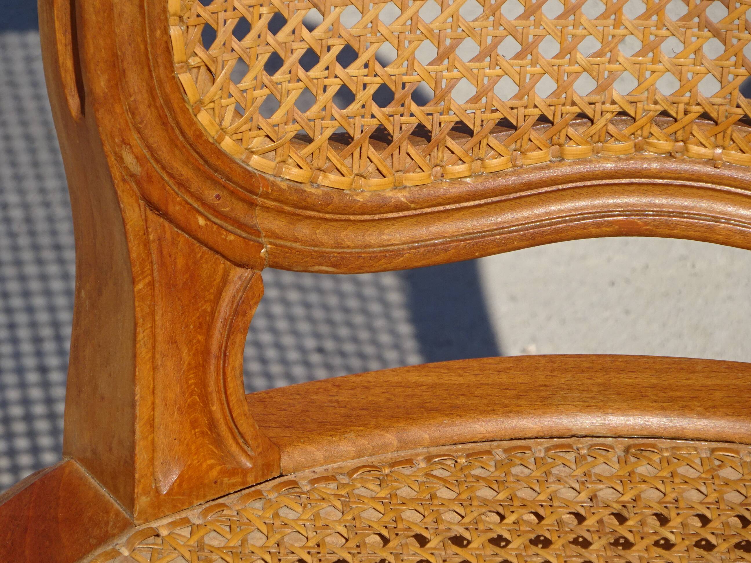 Paire de chaises en bois et cannage style Louis XV