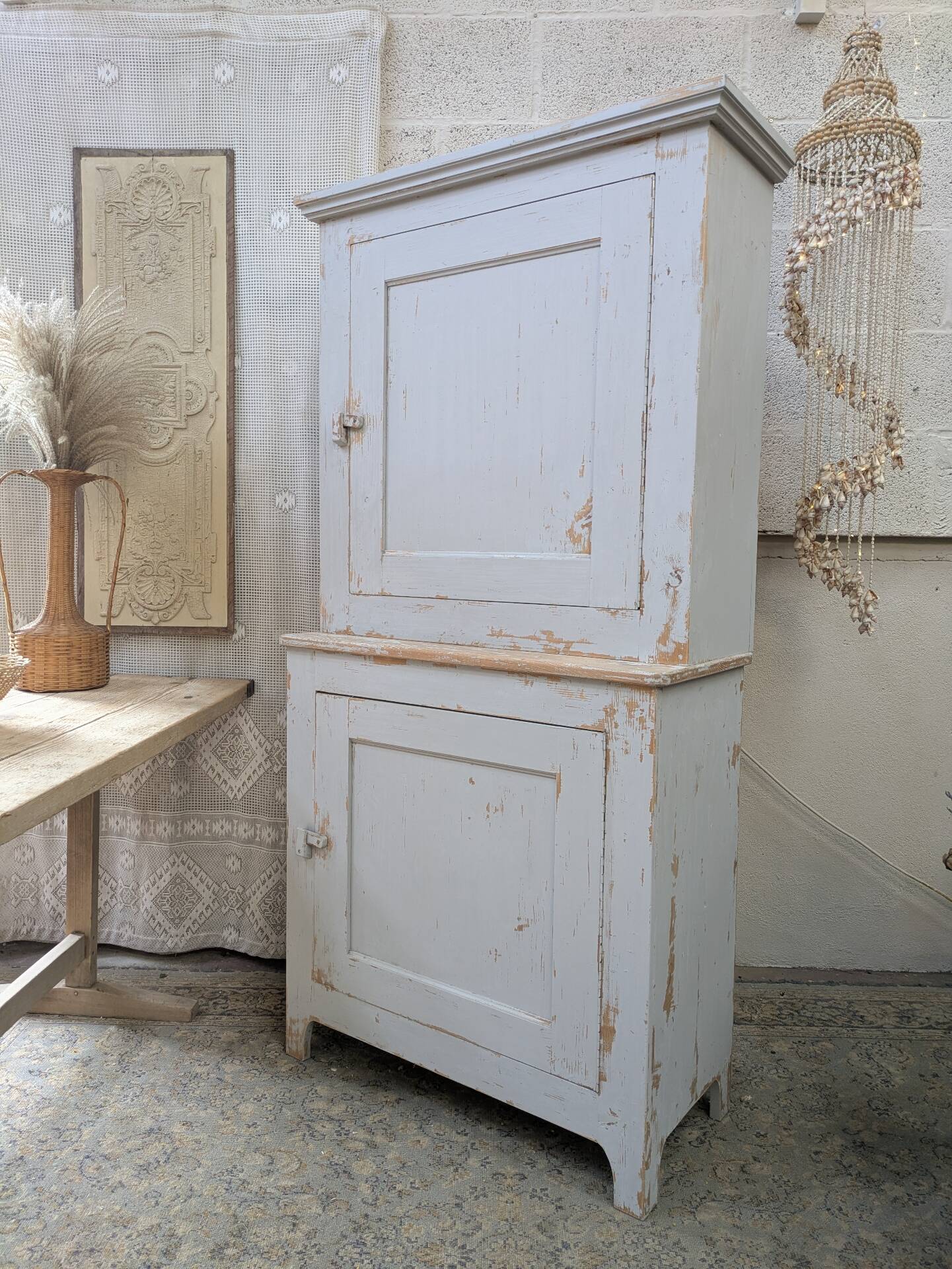 Buffet with two patinated bodies