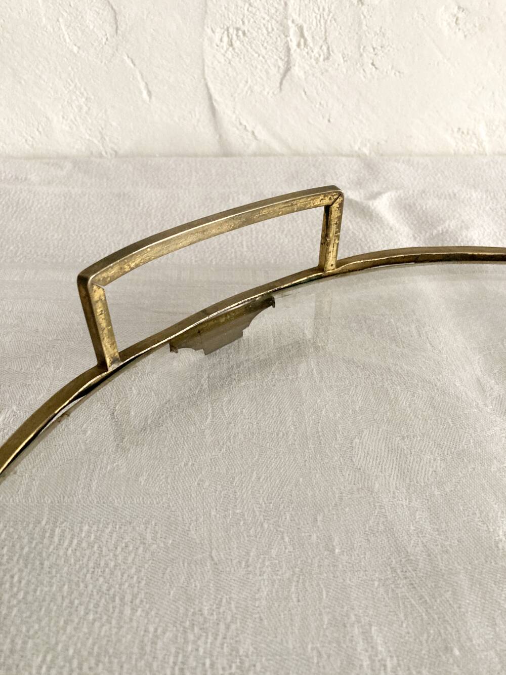 Oval serving tray in glass and brass, late 19th - early 20th century