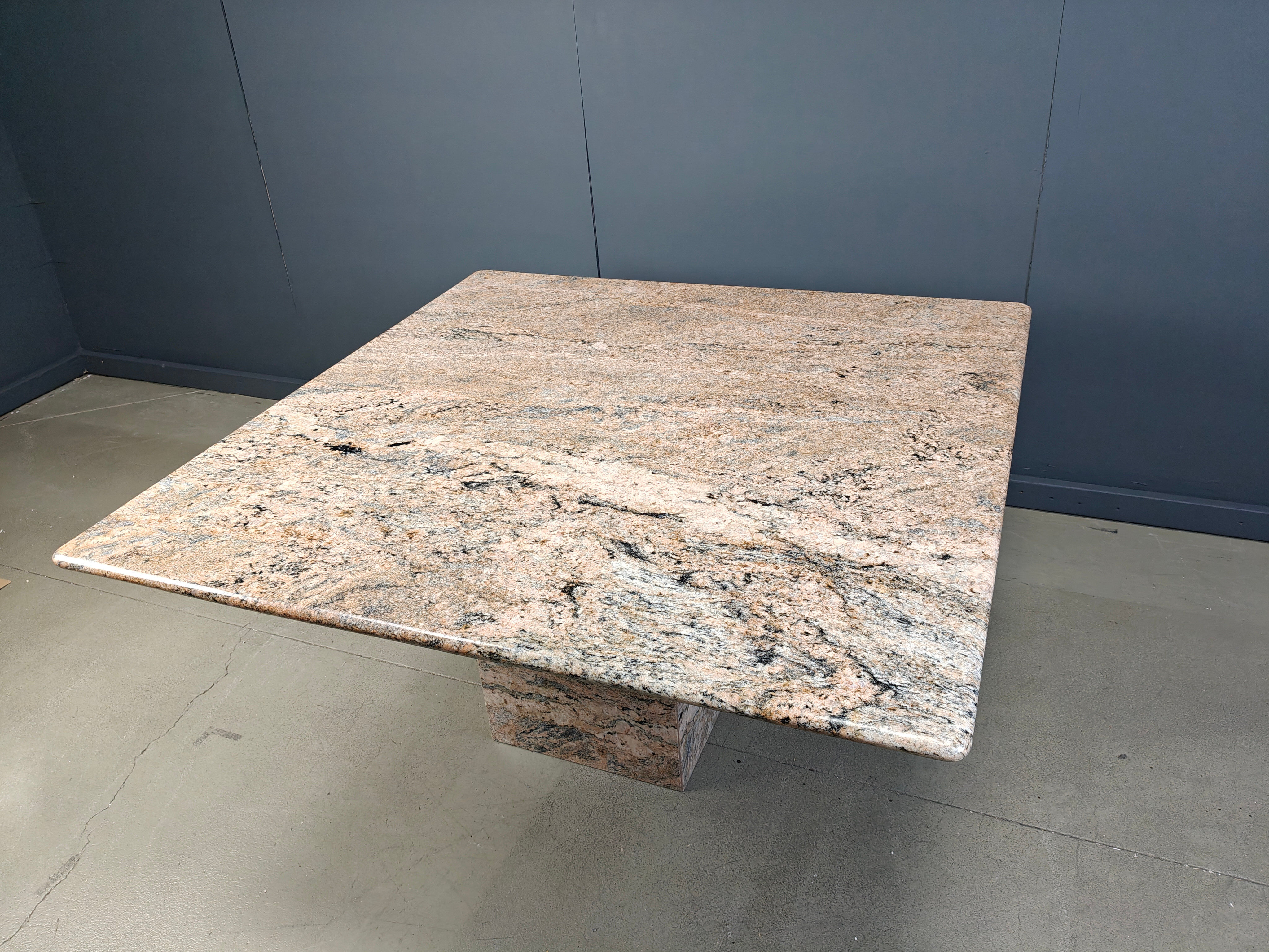 Table à manger en granit carré vintage, années 1970