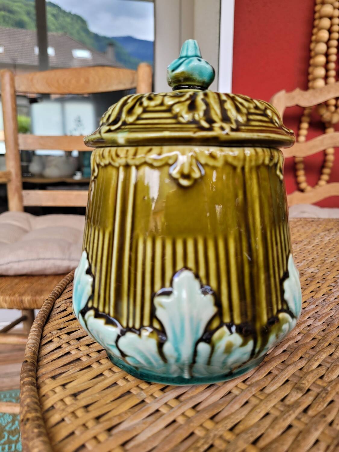 Covered slip pot