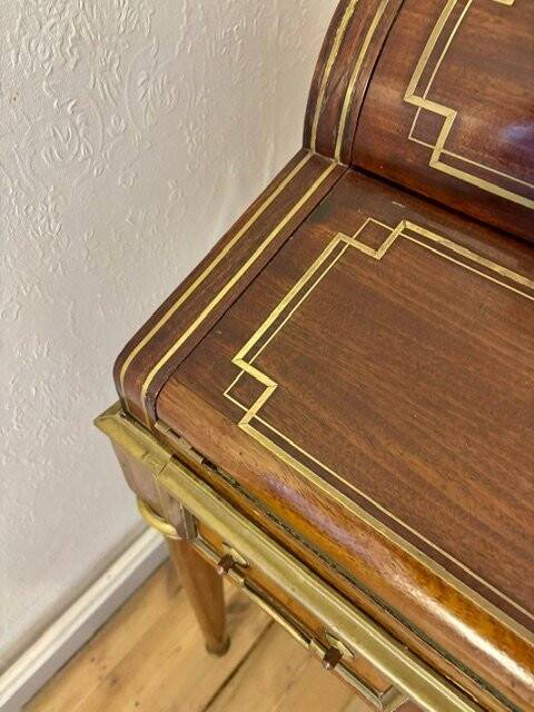 Cylinder desk with a system in mahogany in the Louis XVI style.