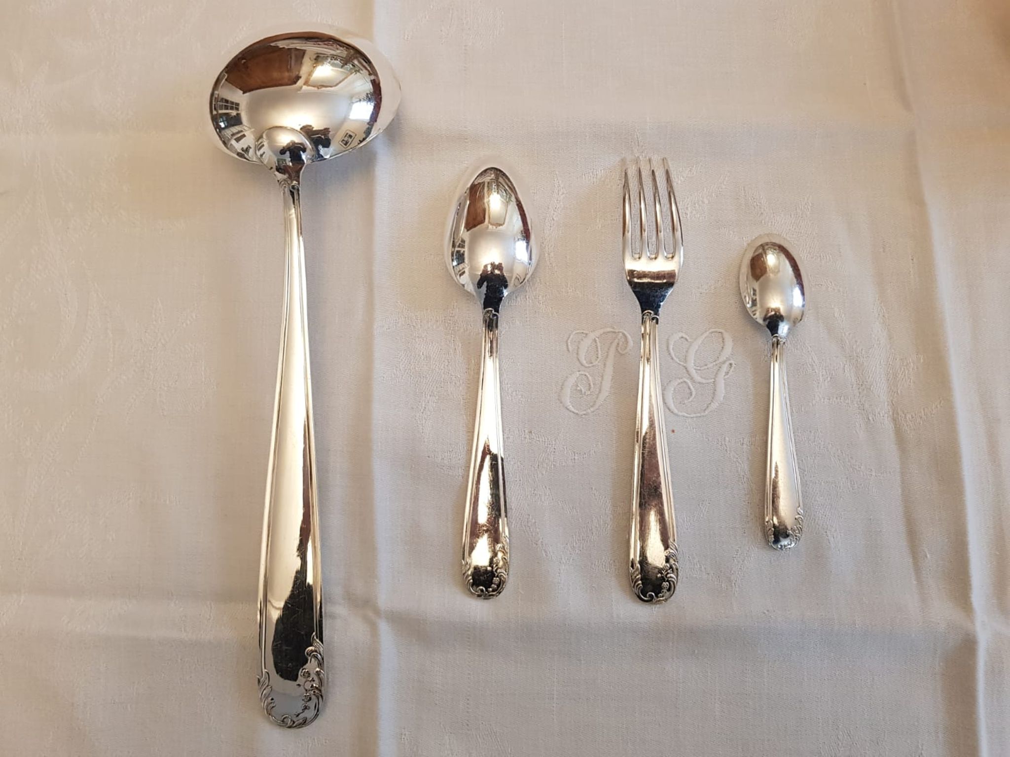Silver cutlery set for 36 place settings and its ladle.