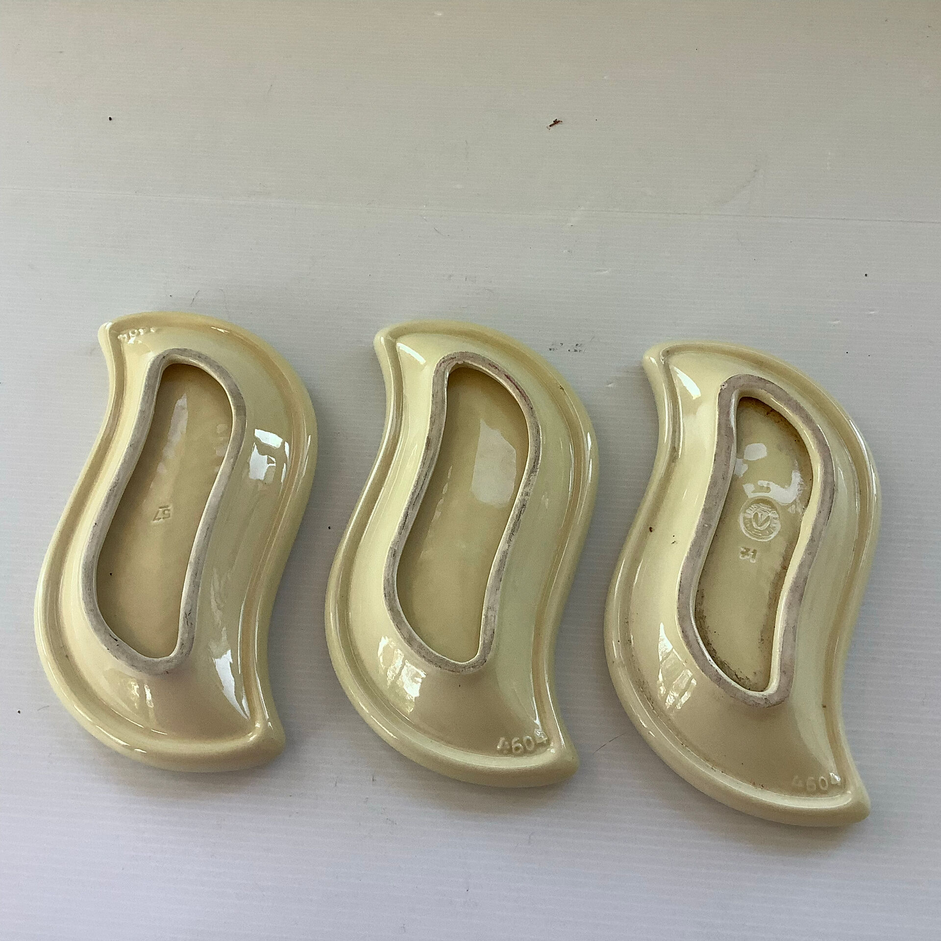 Verceram Set of 16 Vintage Leaf Pieces