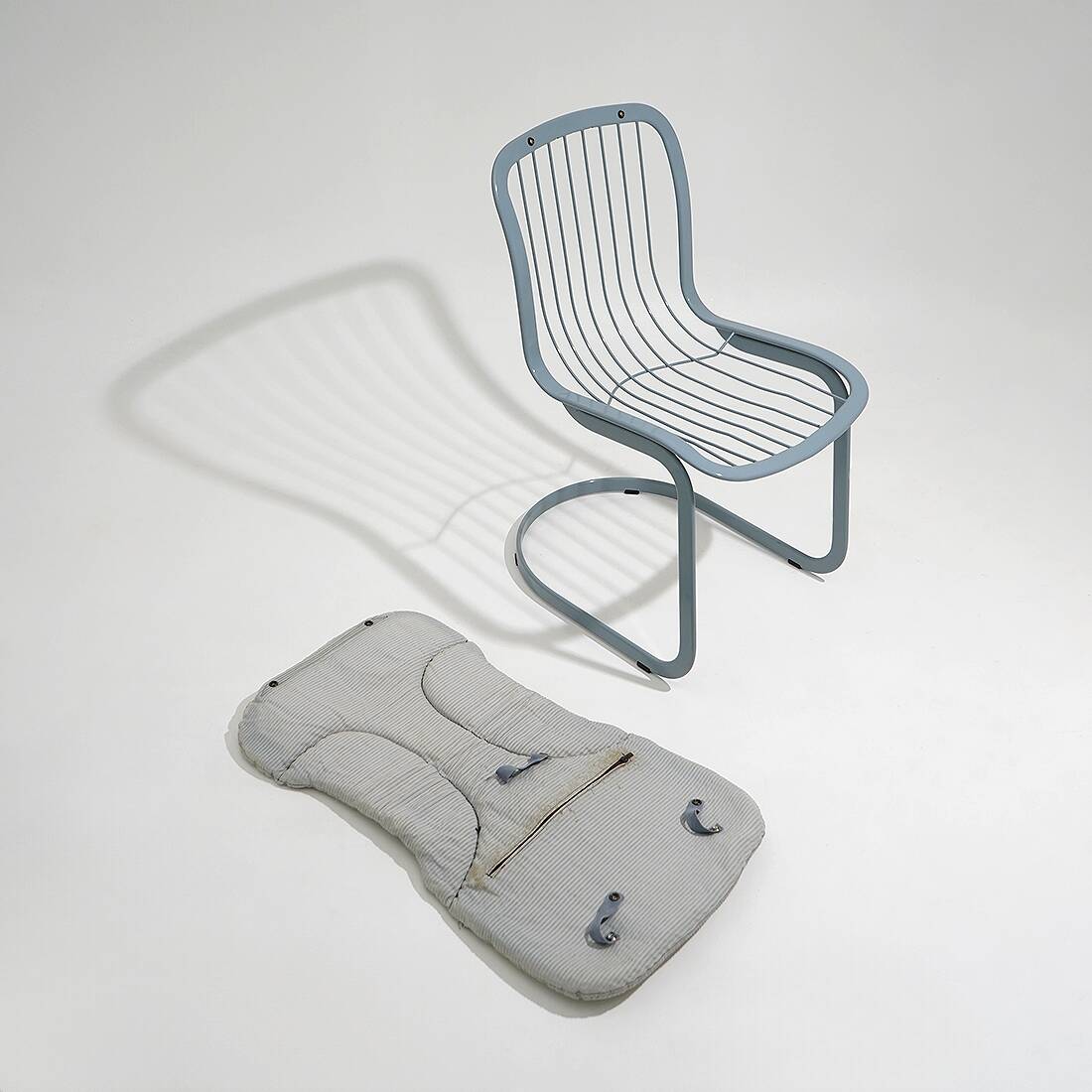 Ensemble de 4 chaises "077" par Studio Cidue pour Cidue, années 1970.